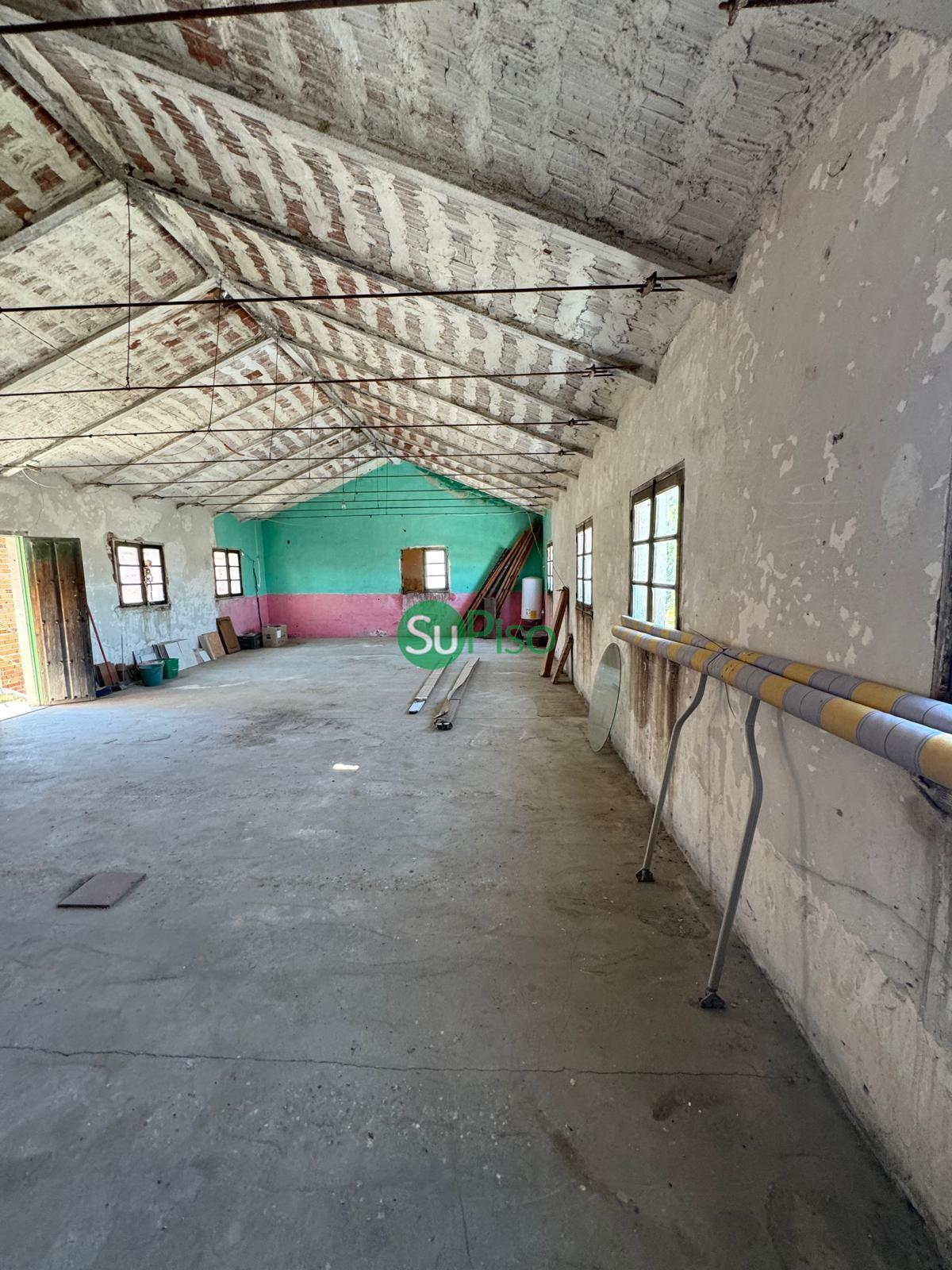 For sale of building in Recas