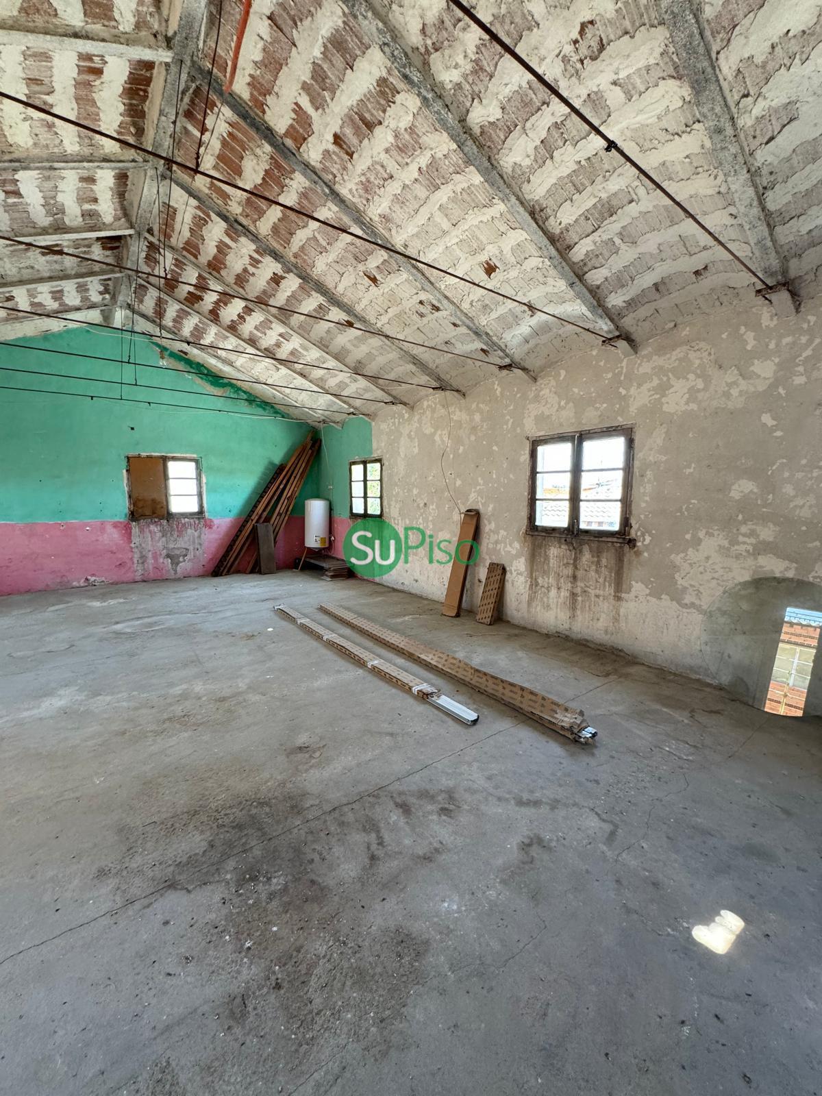 For sale of building in Recas