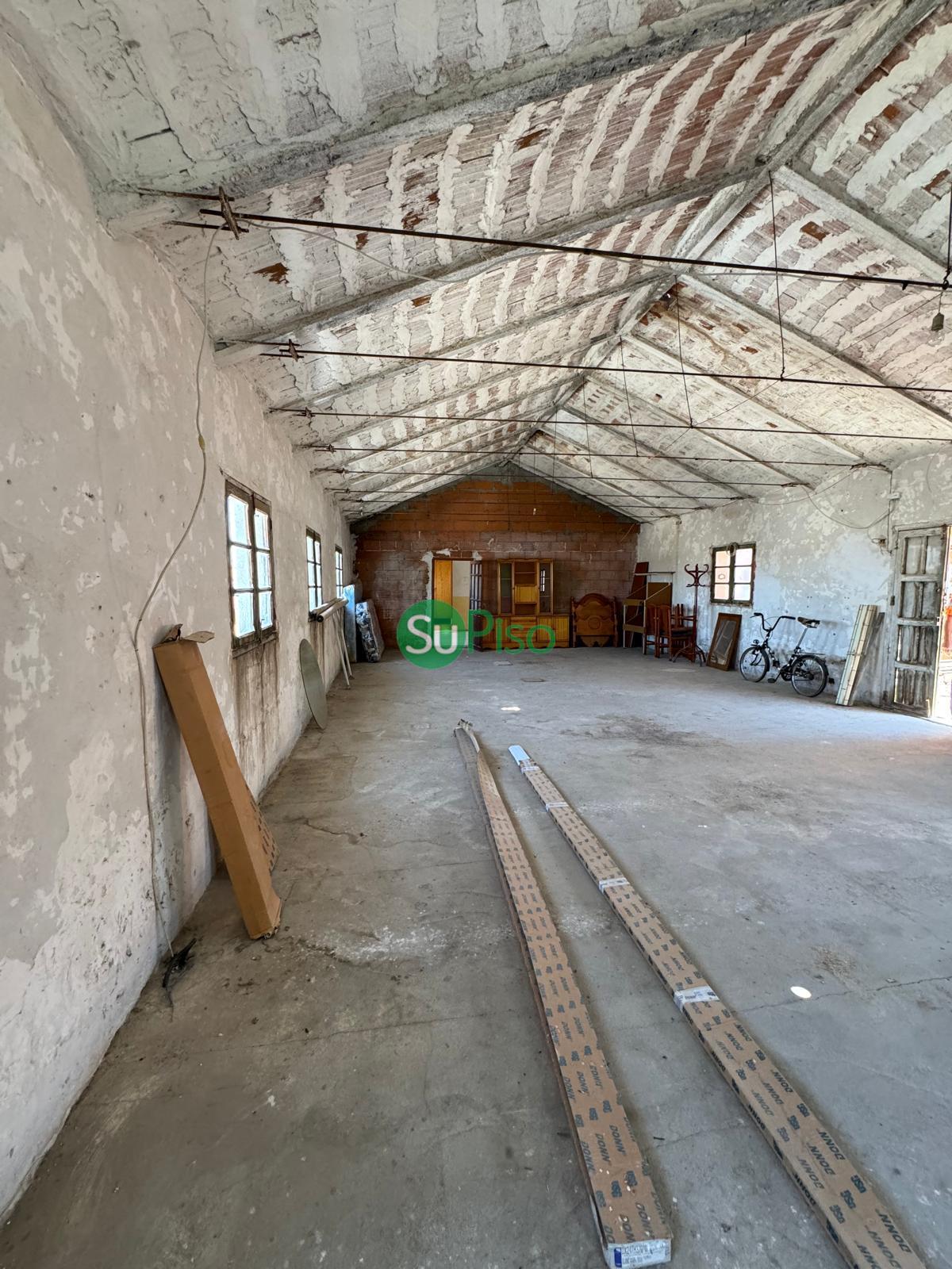 For sale of building in Recas