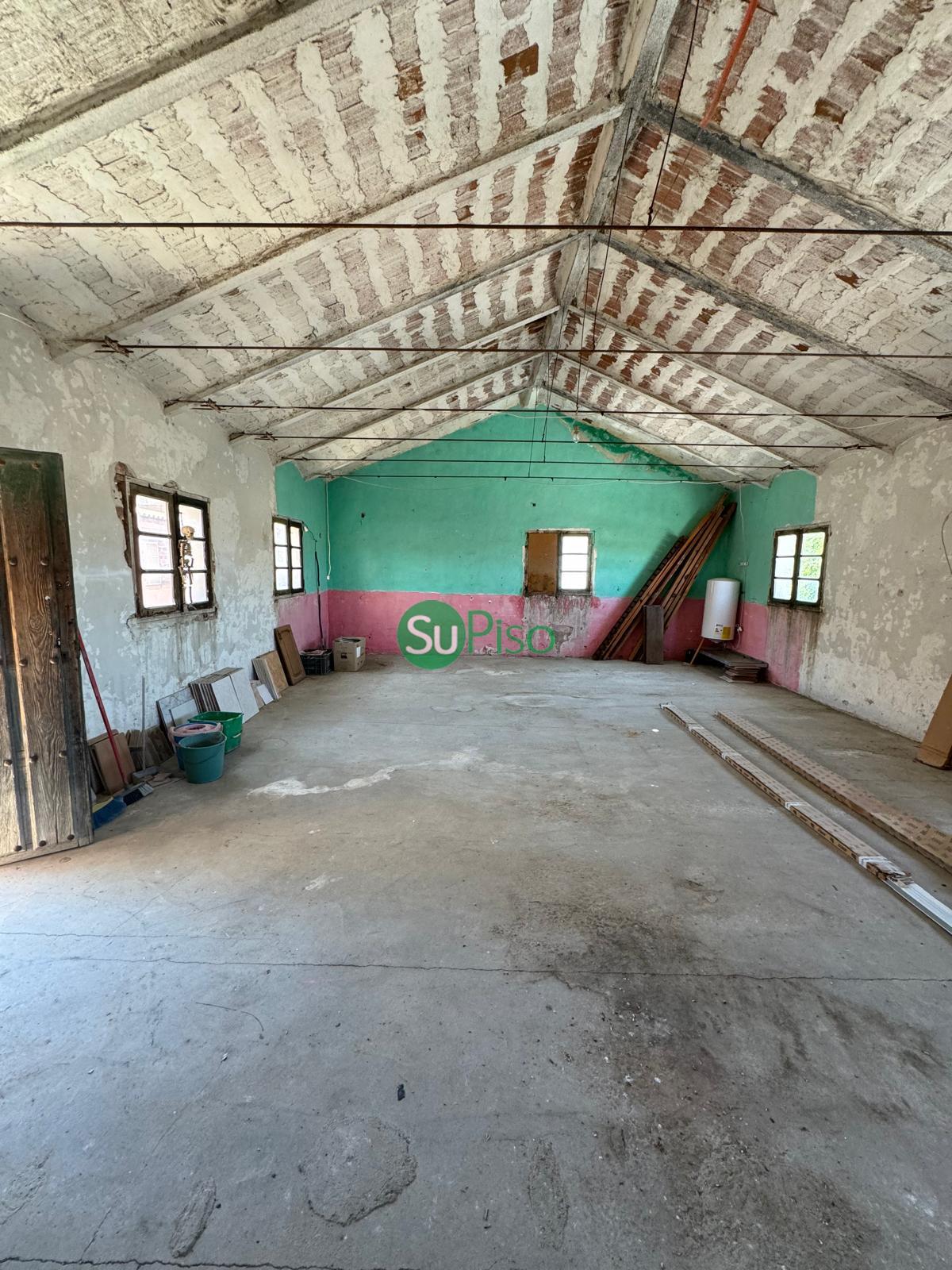 For sale of building in Recas