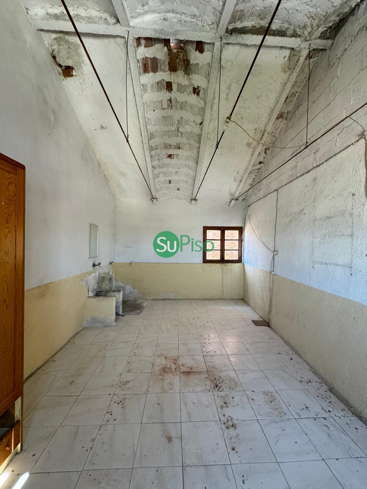 For sale of building in Recas