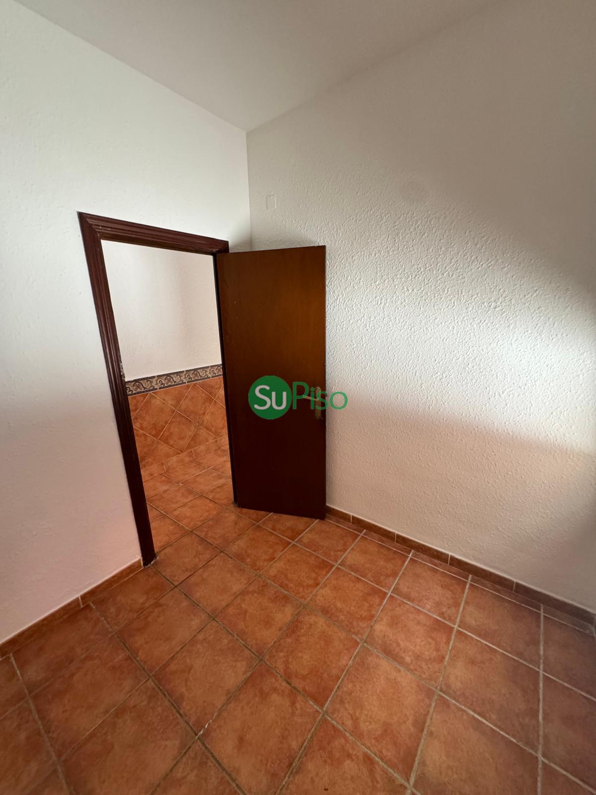 For sale of building in Recas