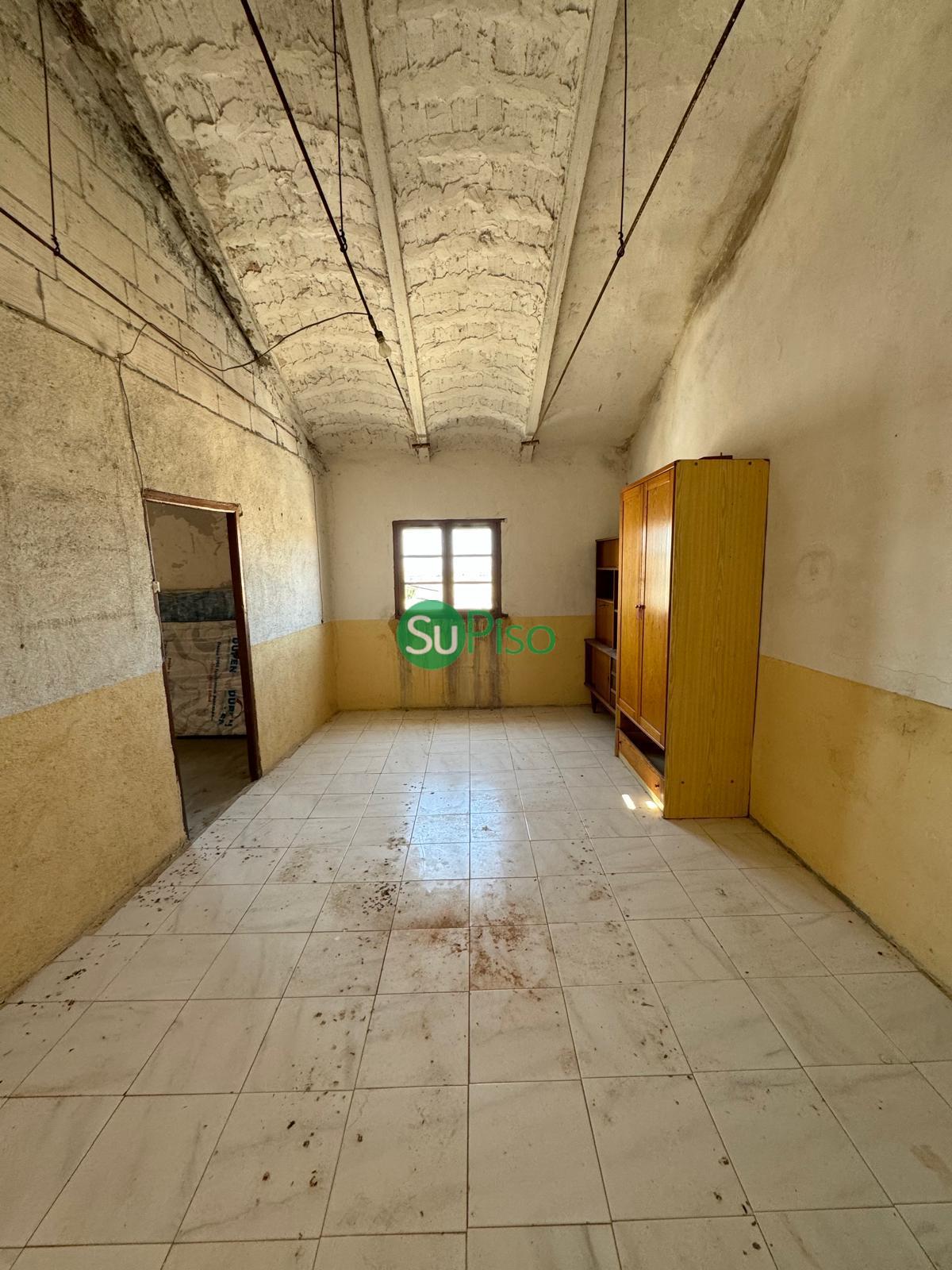 For sale of building in Recas