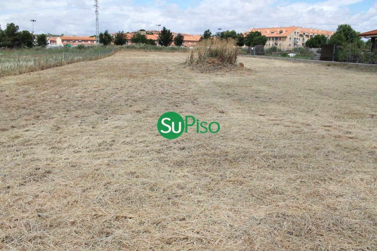 For sale of land in Yeles