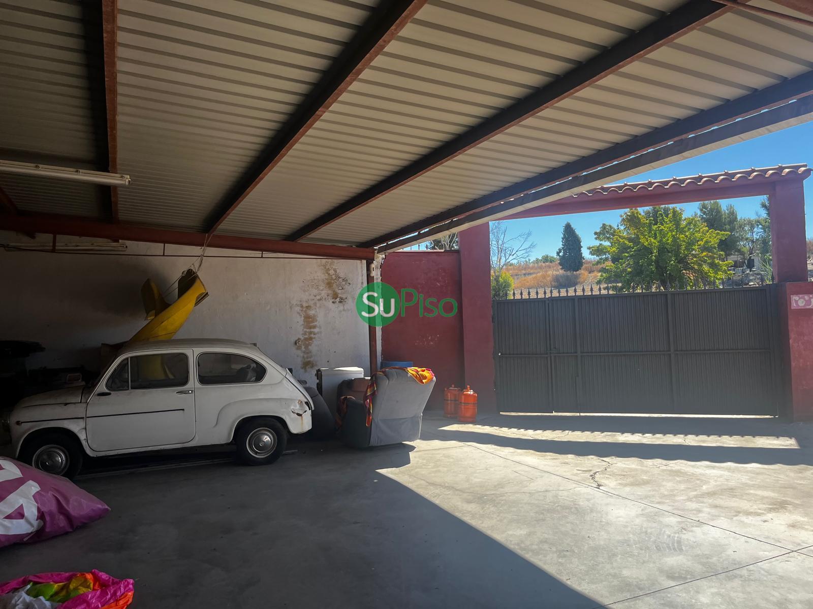 For sale of commercial in Yeles