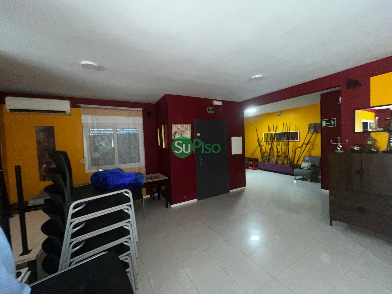 For sale of commercial in Yeles