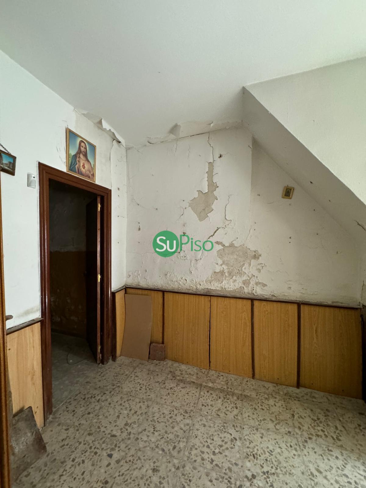 For sale of house in Cedillo del Condado