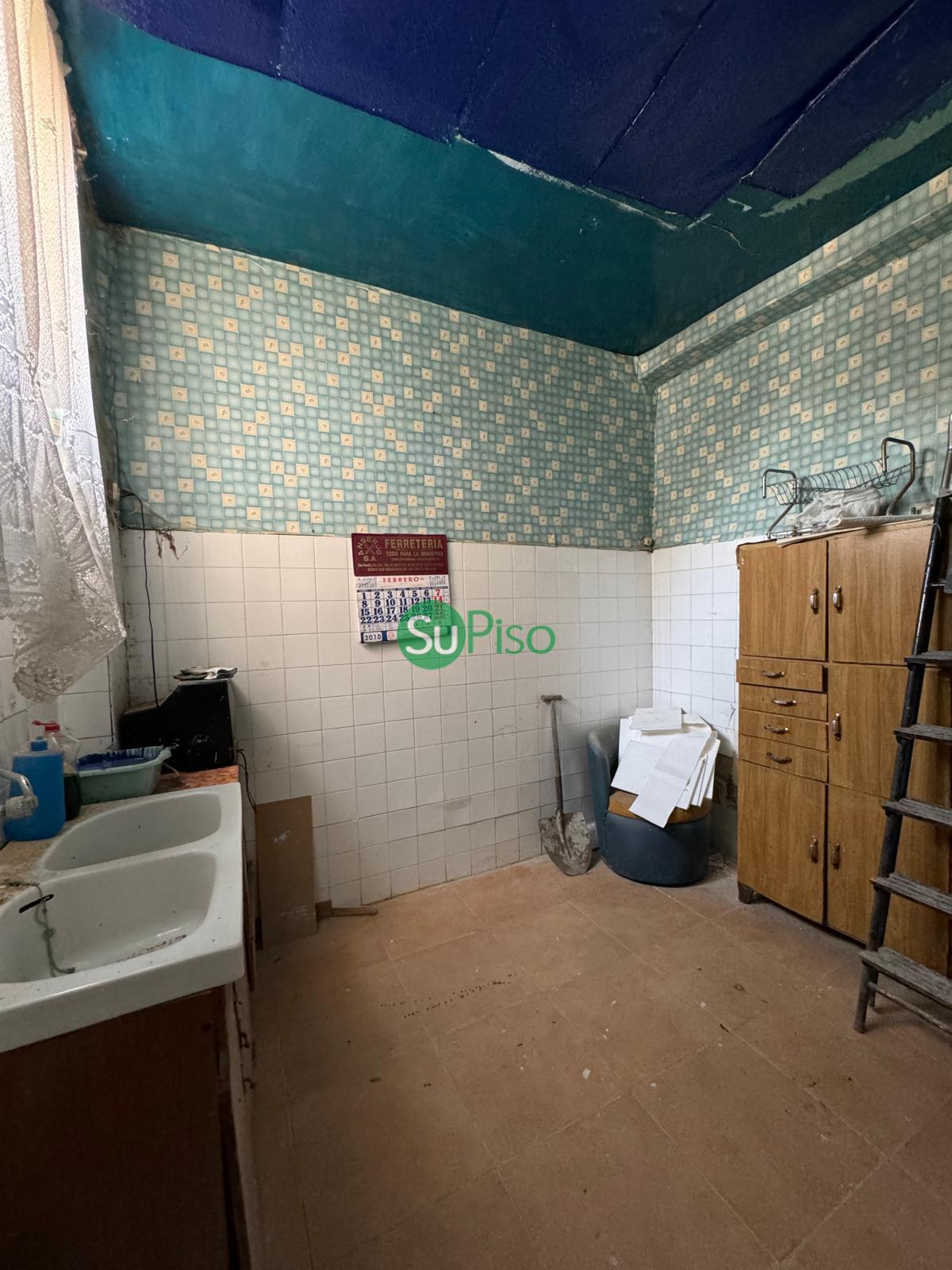 For sale of house in Cedillo del Condado