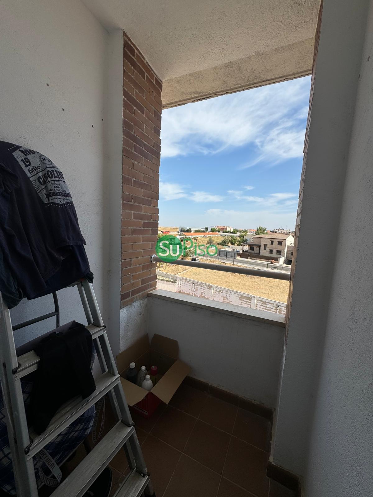 For sale of flat in Cedillo del Condado