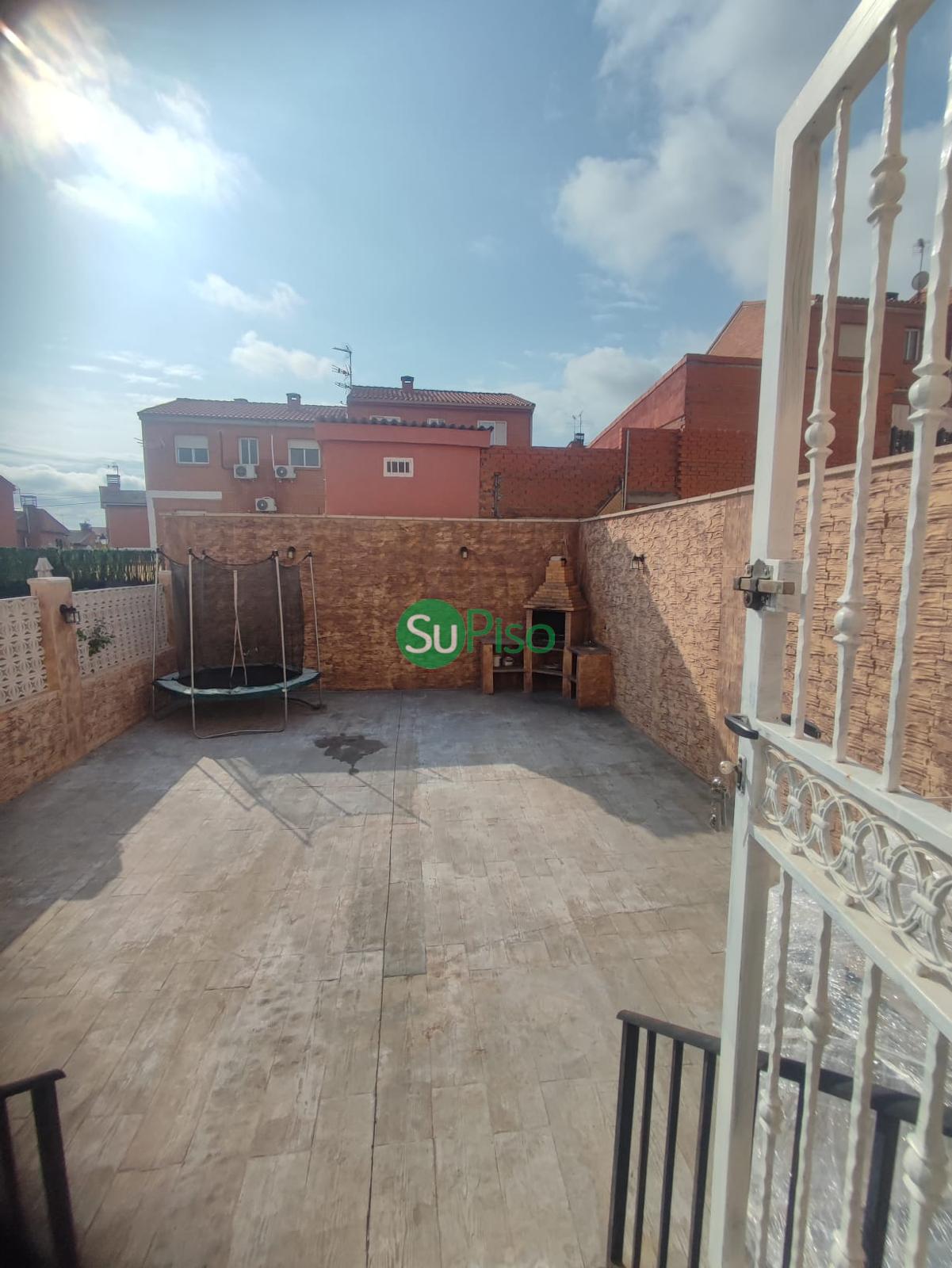 For sale of chalet in Yeles