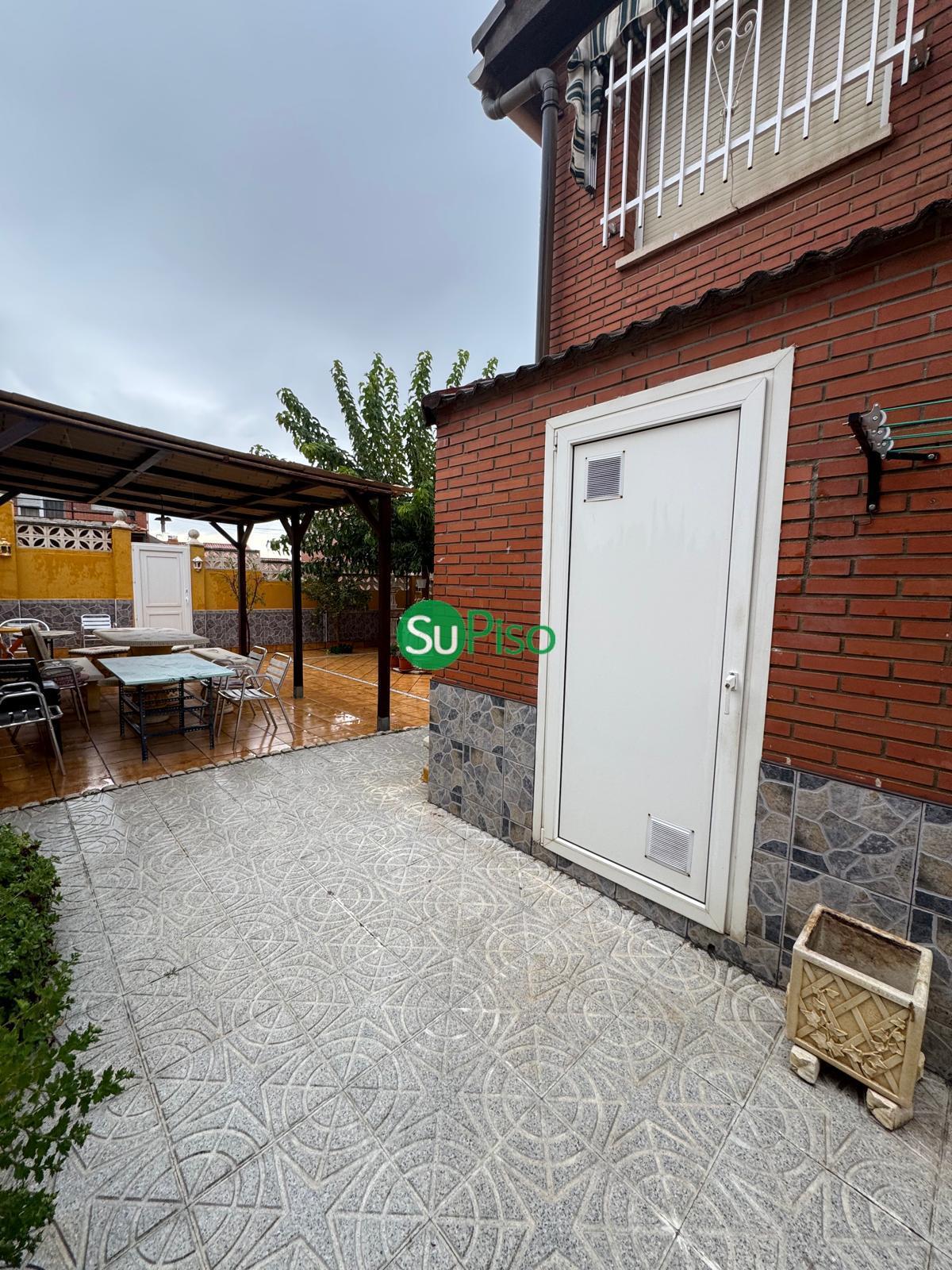 For sale of chalet in Yeles