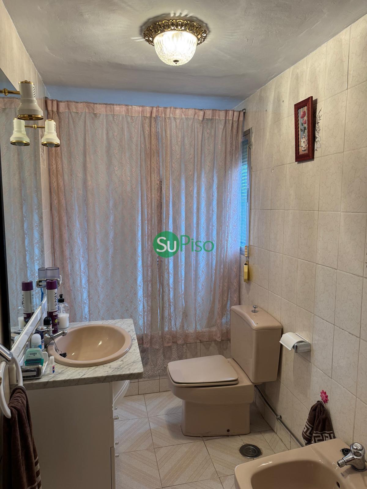 For sale of house in Escalona