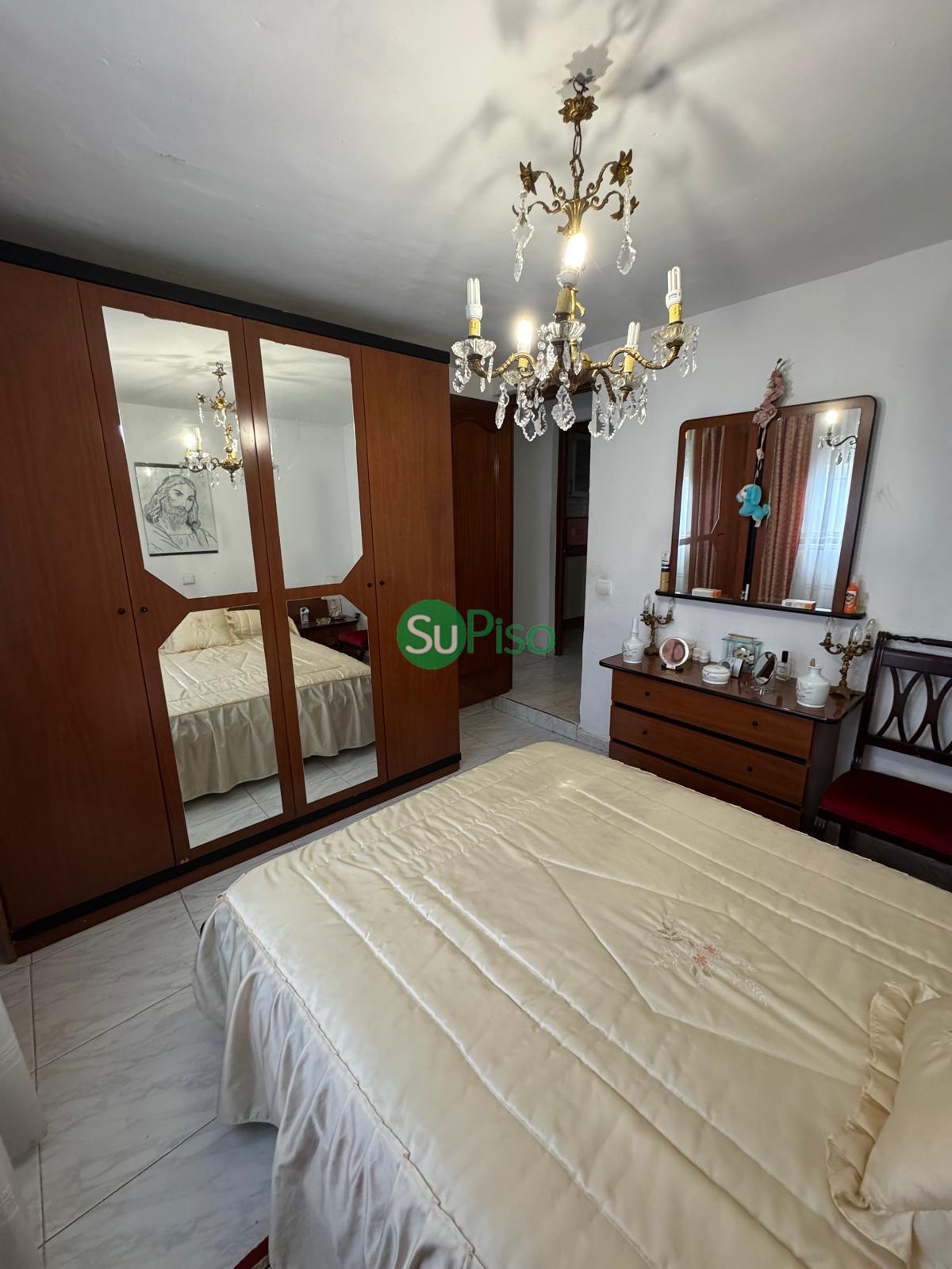 For sale of house in Escalona
