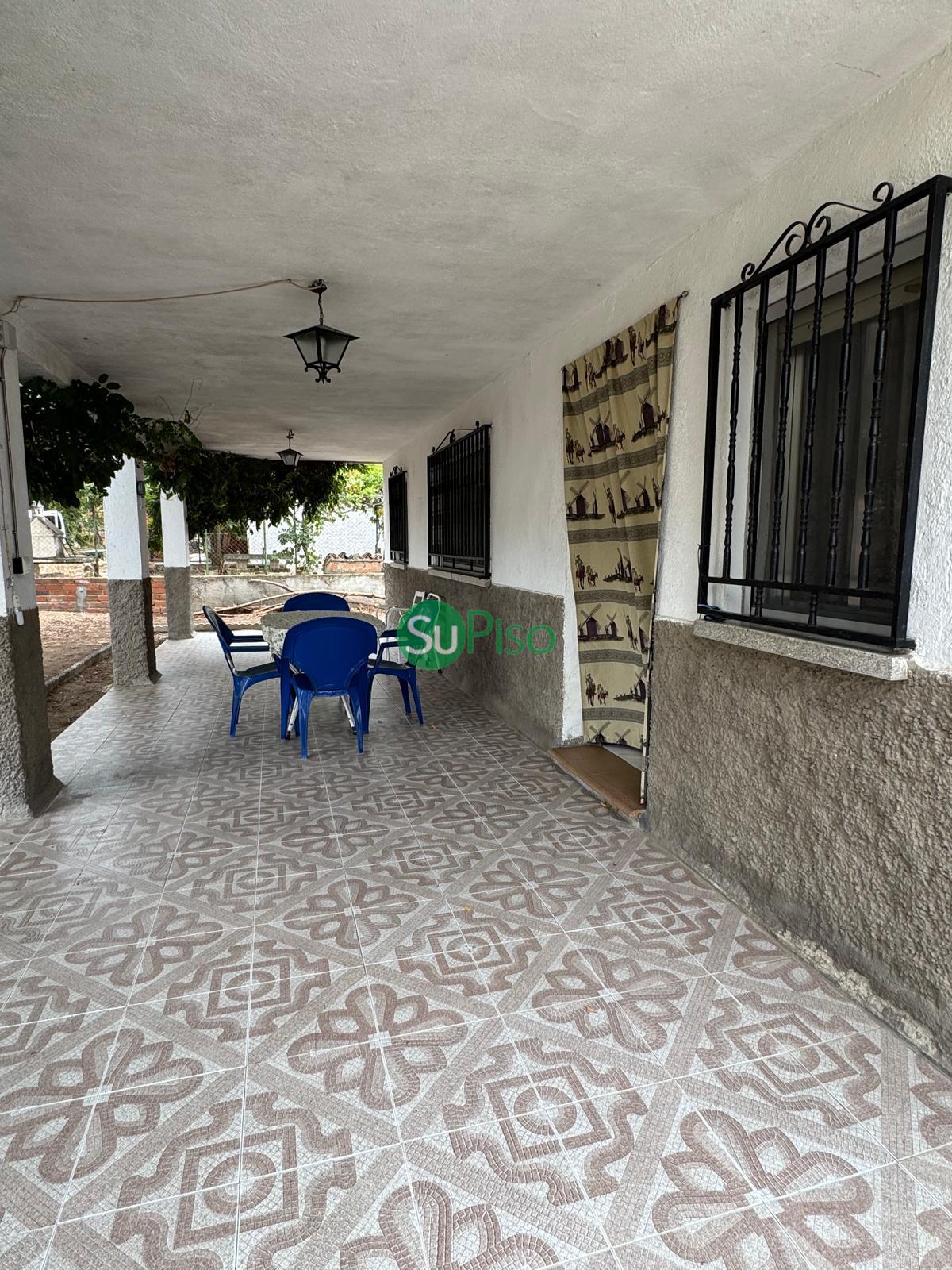 For sale of house in Escalona