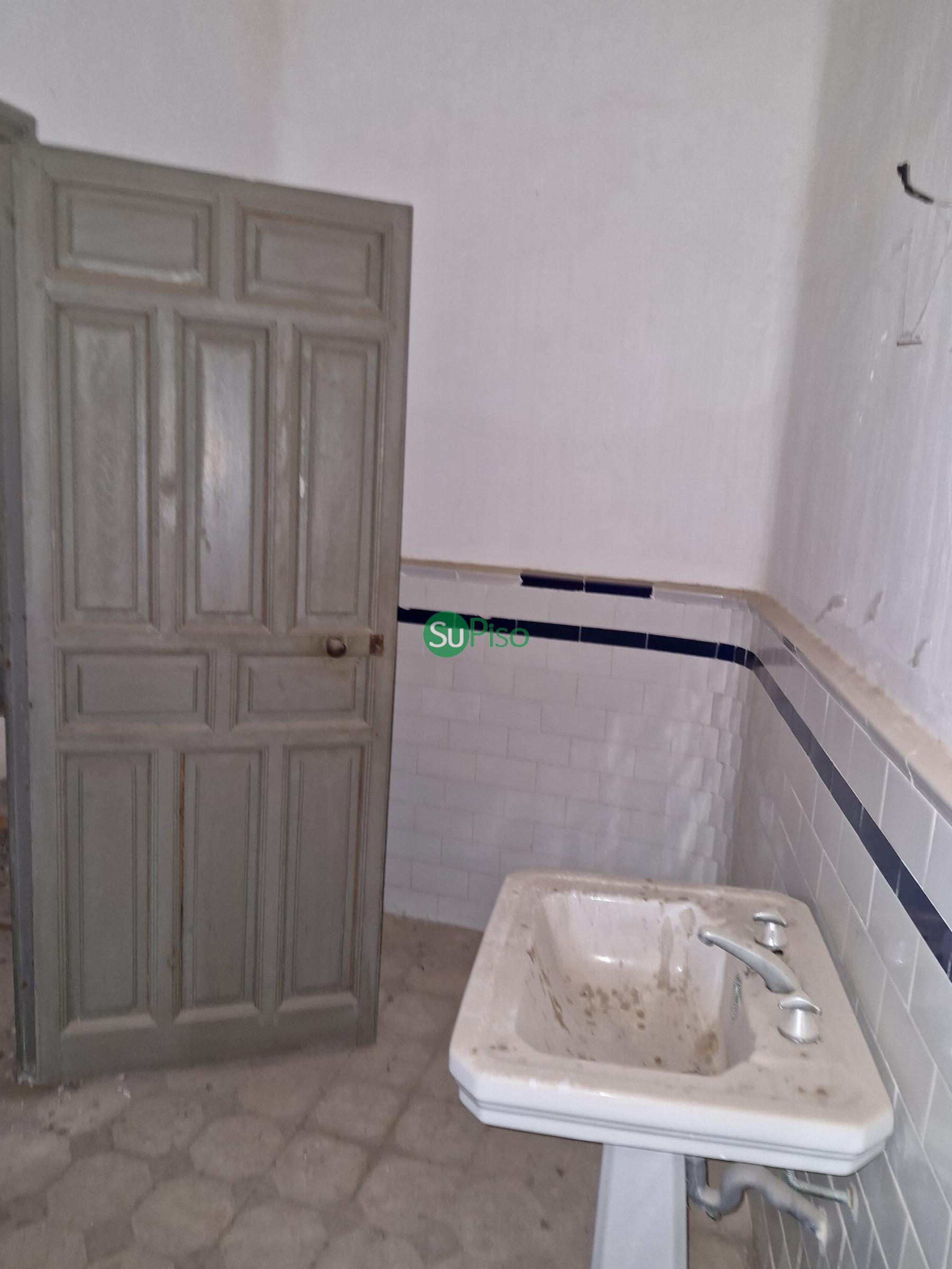 For sale of house in Añover de Tajo