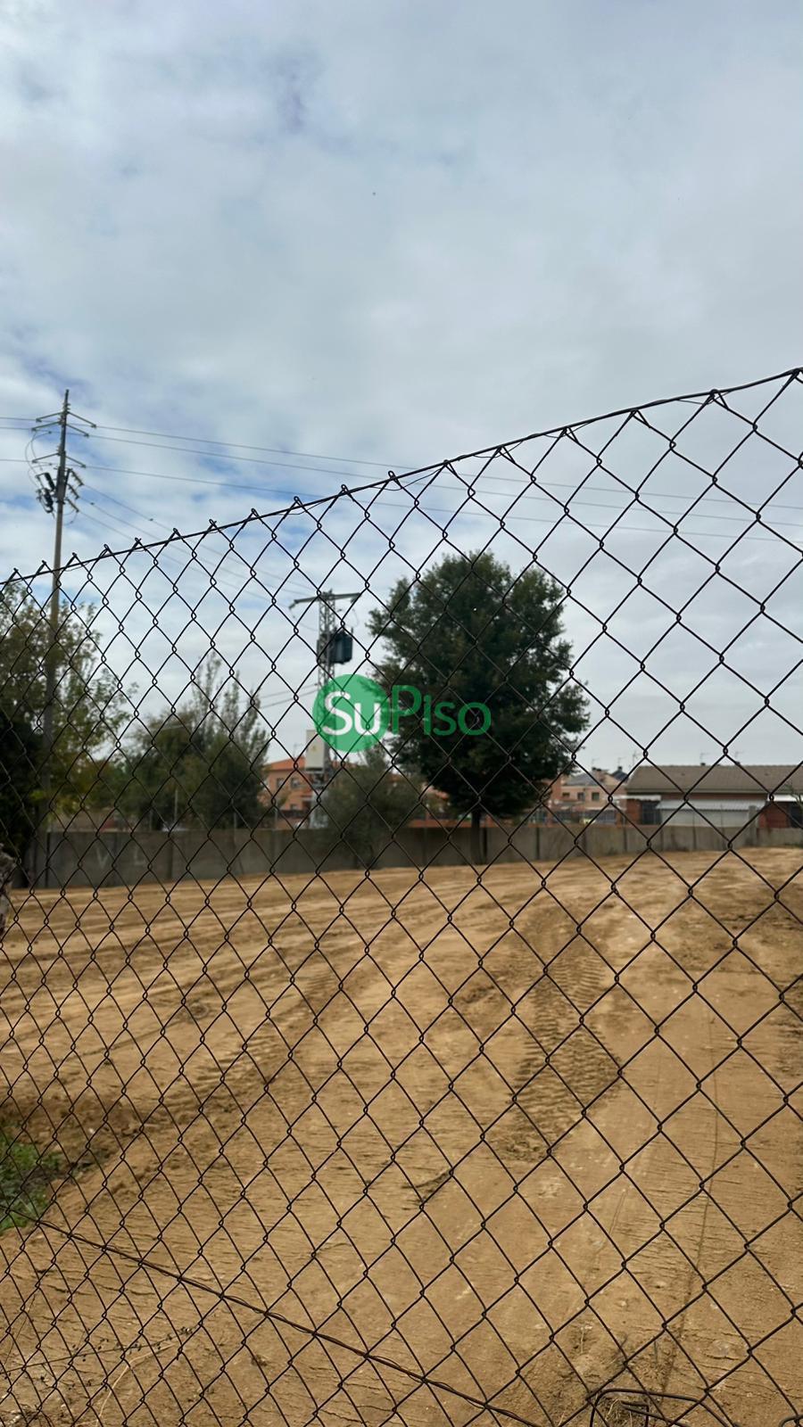 For sale of land in El Viso de San Juan