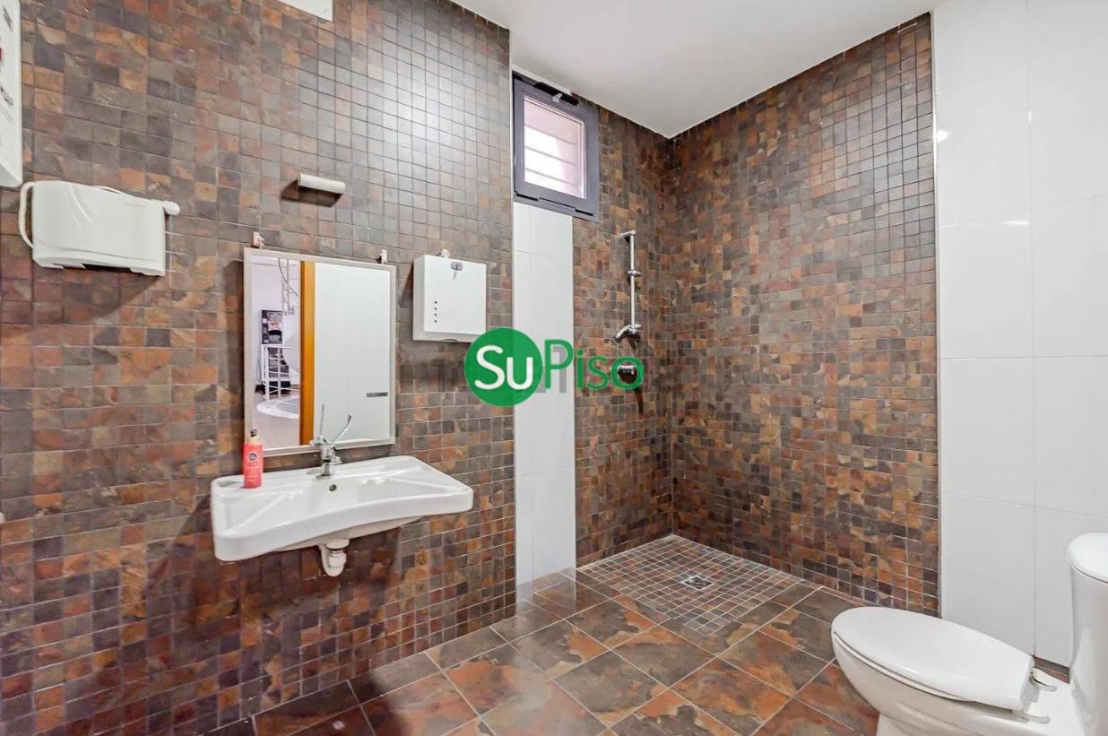 For sale of commercial in Griñón