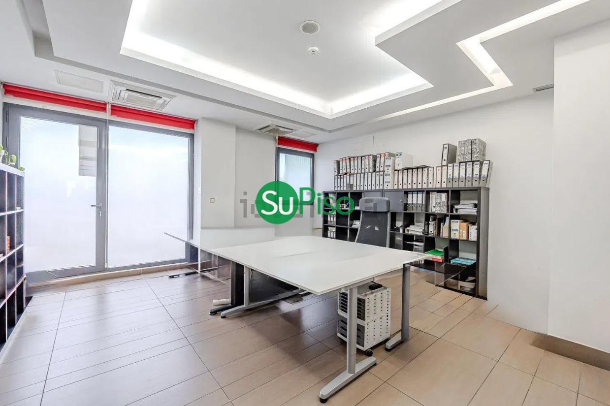 For sale of commercial in Griñón