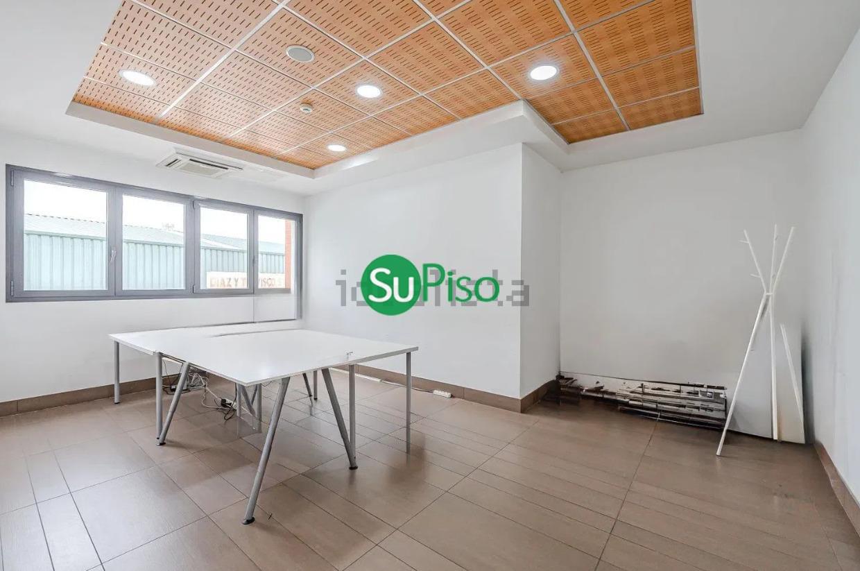 For sale of commercial in Griñón