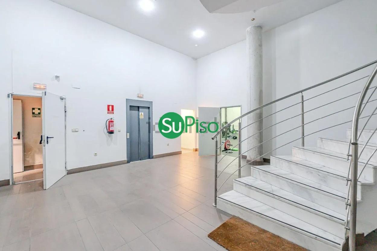 For sale of commercial in Griñón