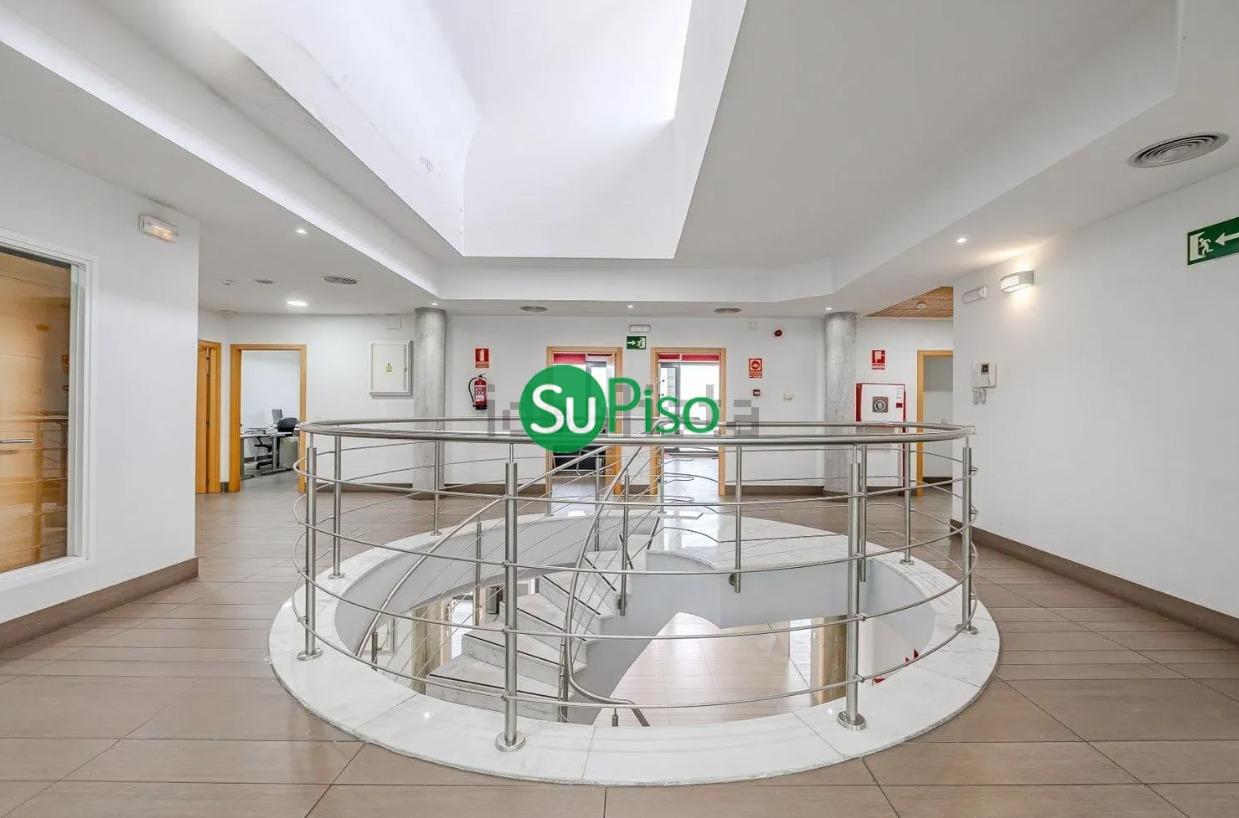 For sale of commercial in Griñón
