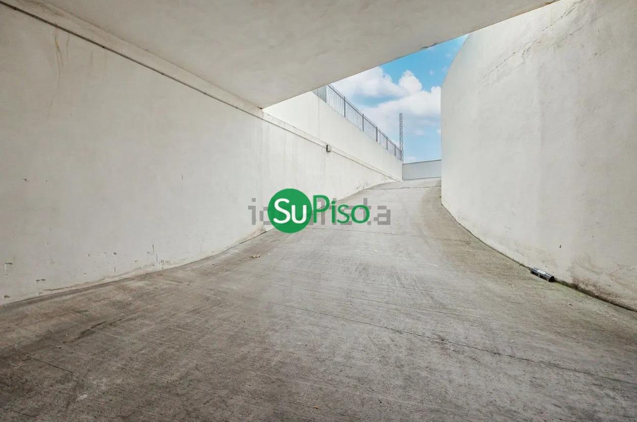 For sale of commercial in Griñón