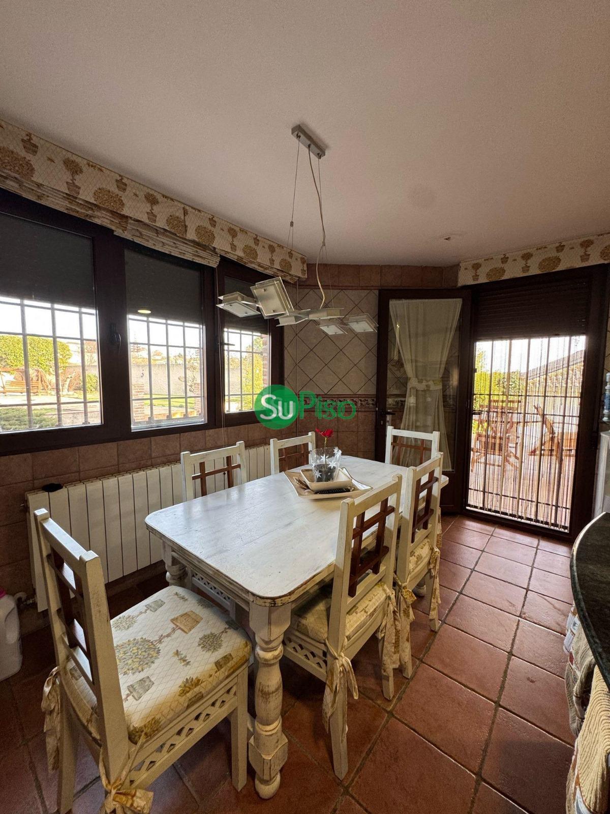 Venta de chalet en Yeles