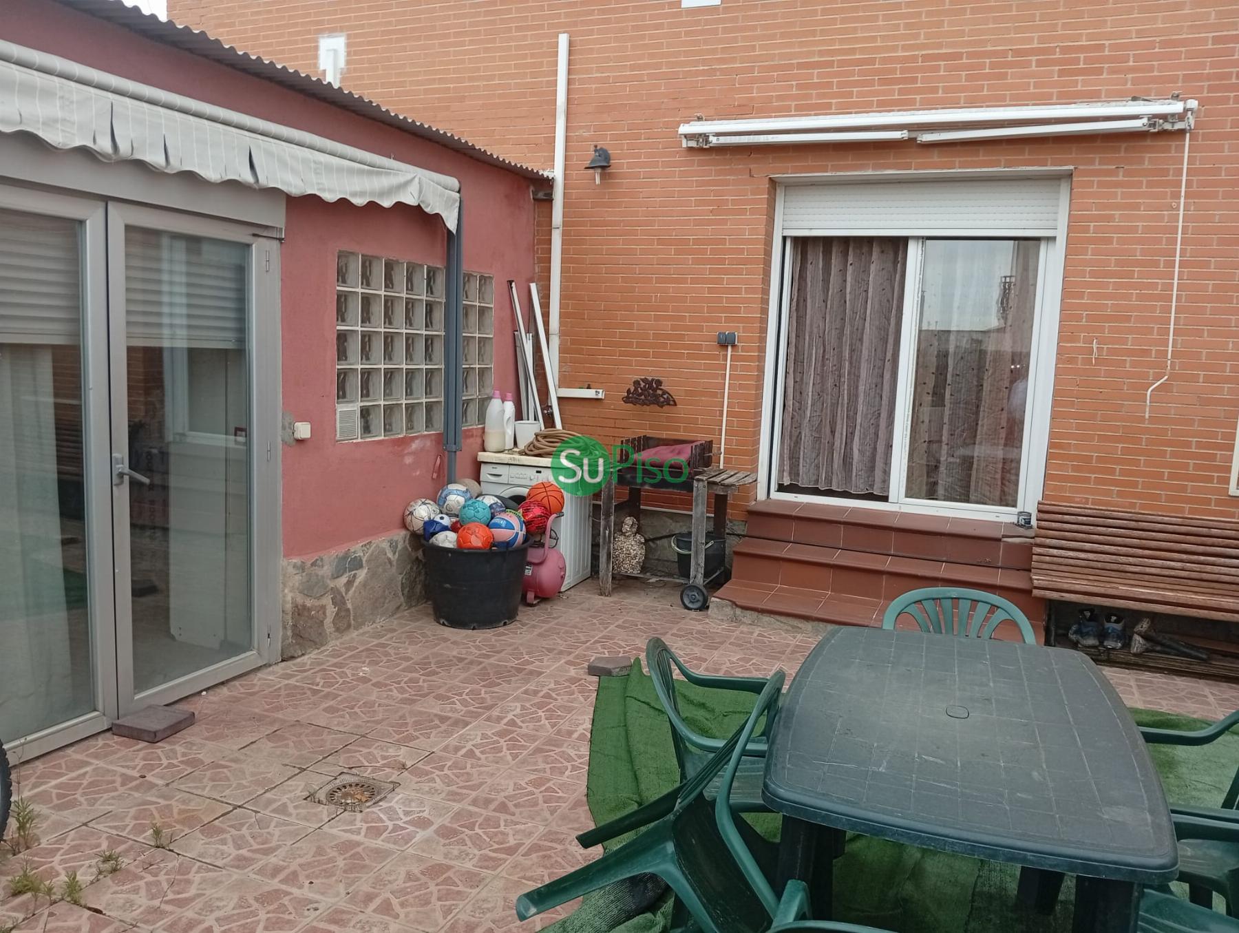 For sale of chalet in Borox