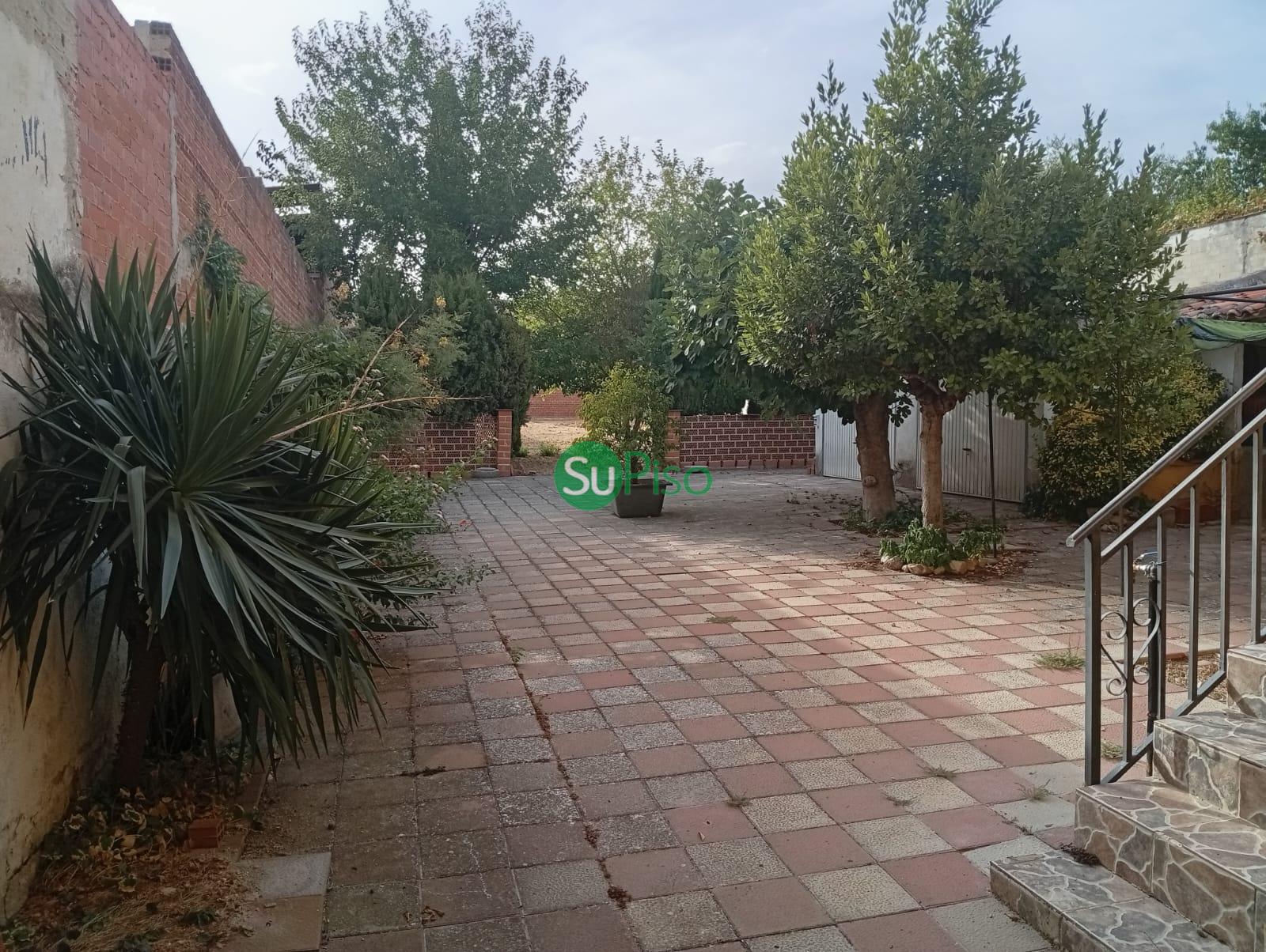 For sale of land in Yuncos