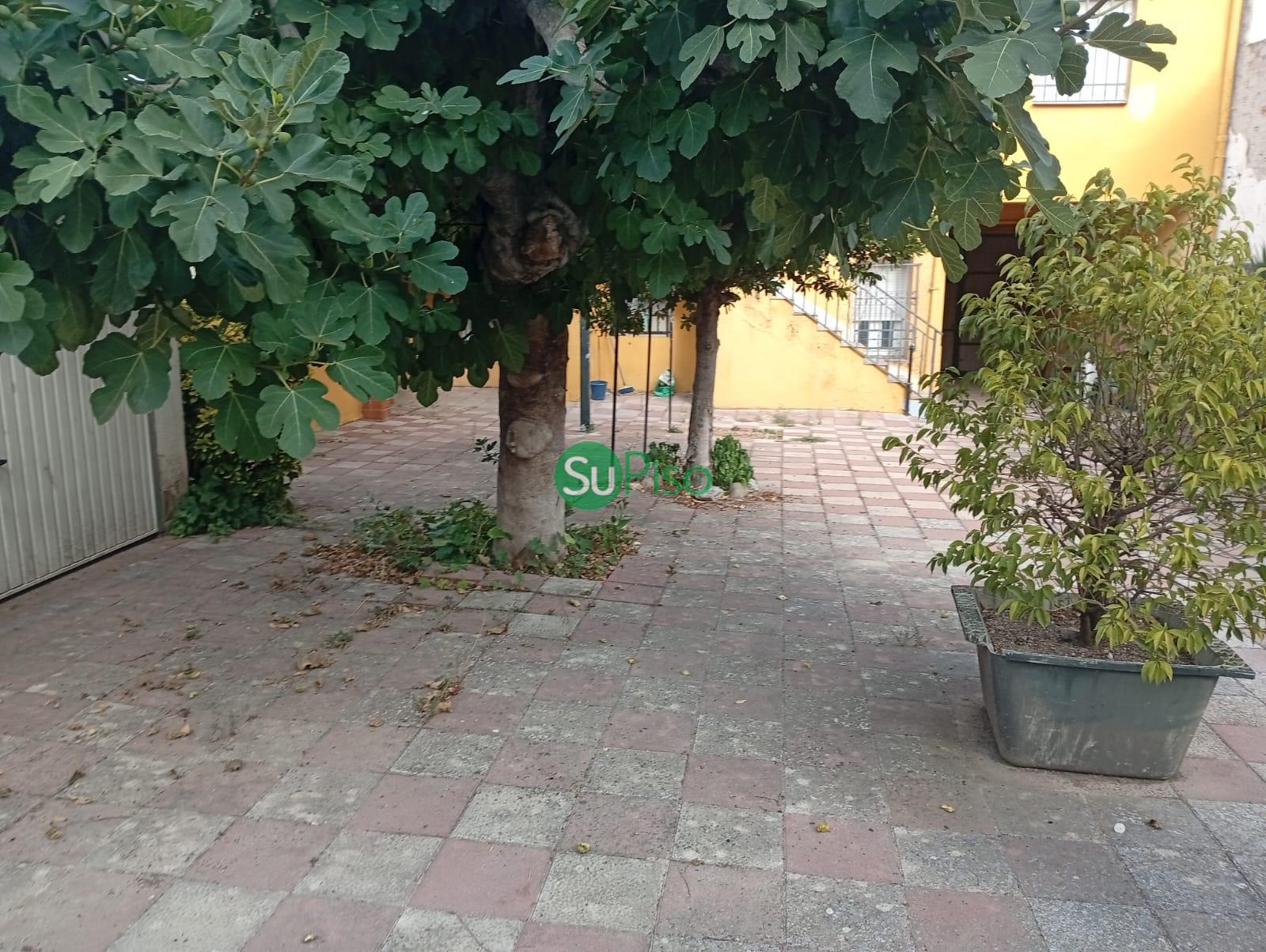 For sale of land in Yuncos