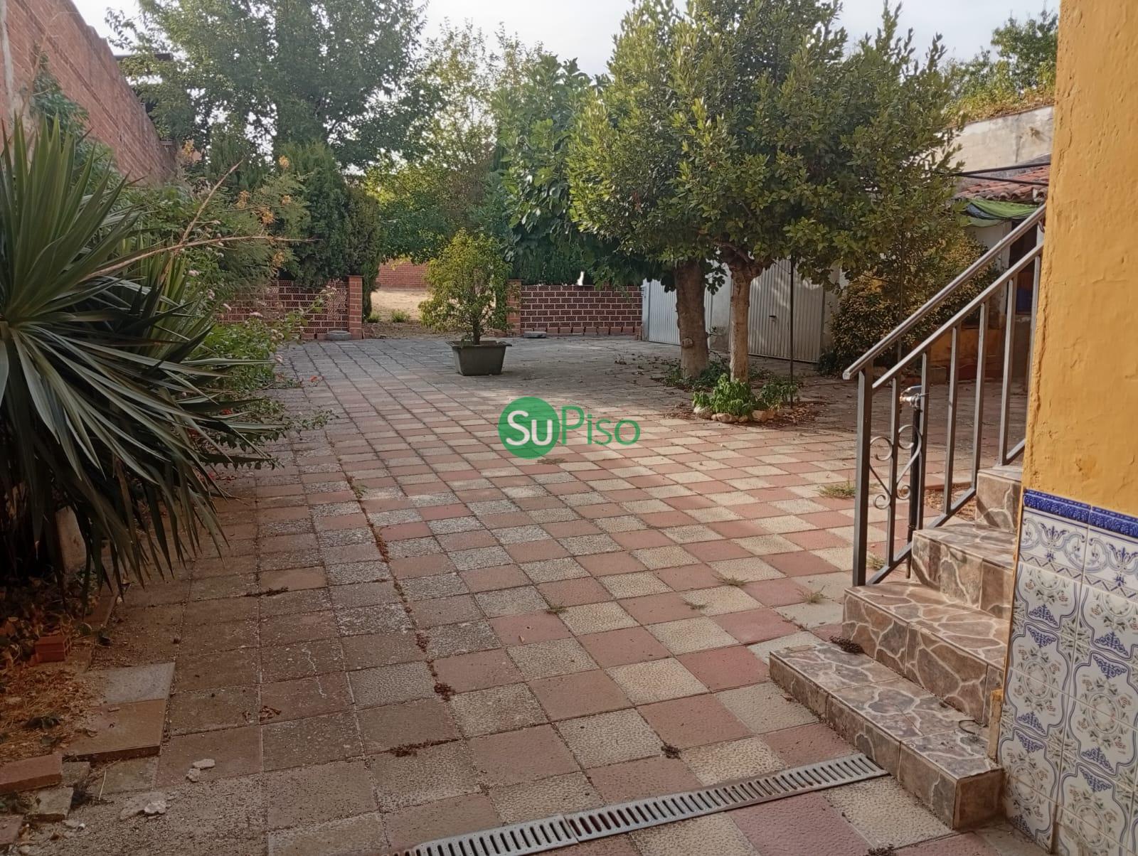 For sale of land in Yuncos