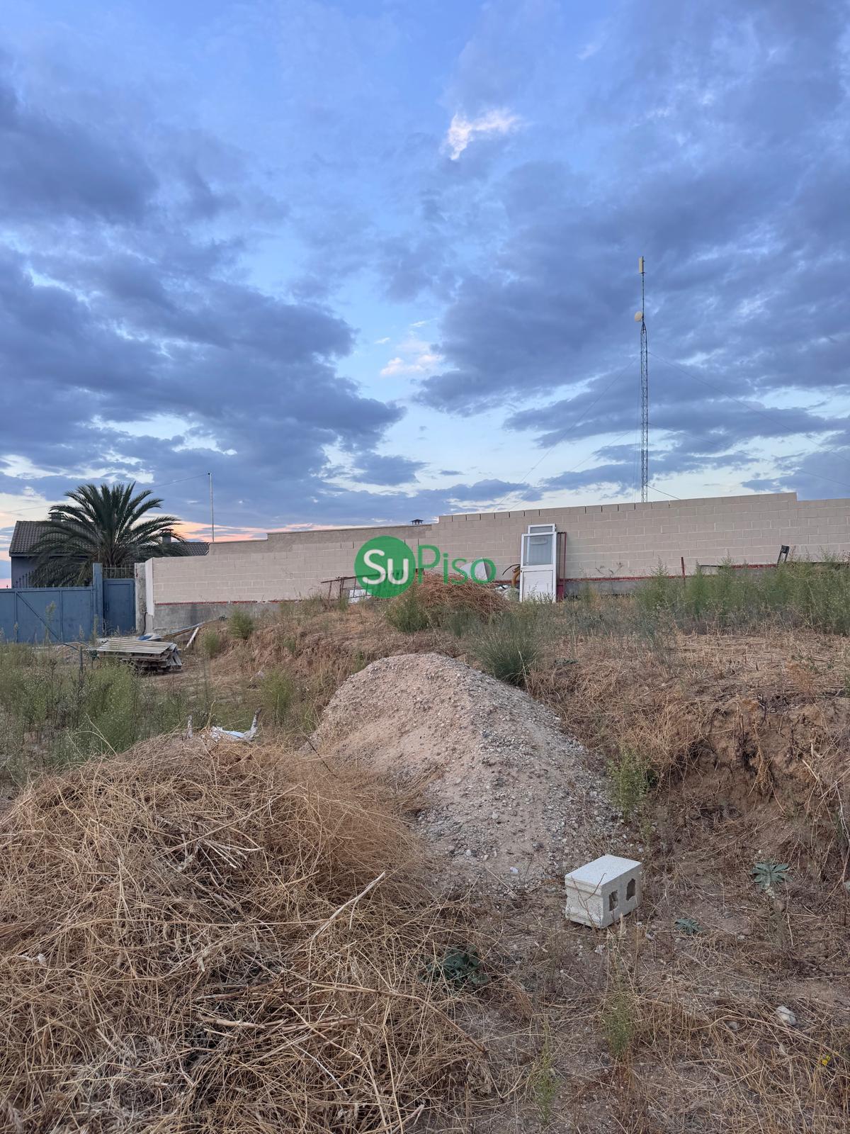 Venta de terreno en Cedillo del Condado