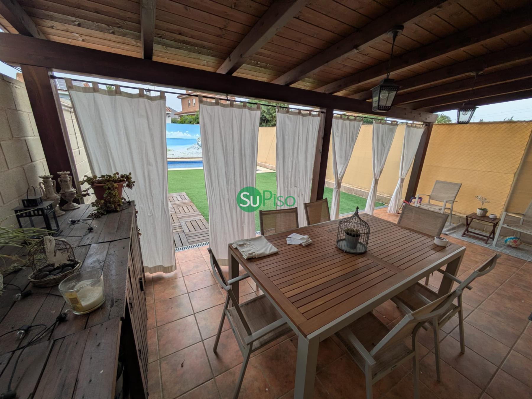 Venta de chalet en Carranque