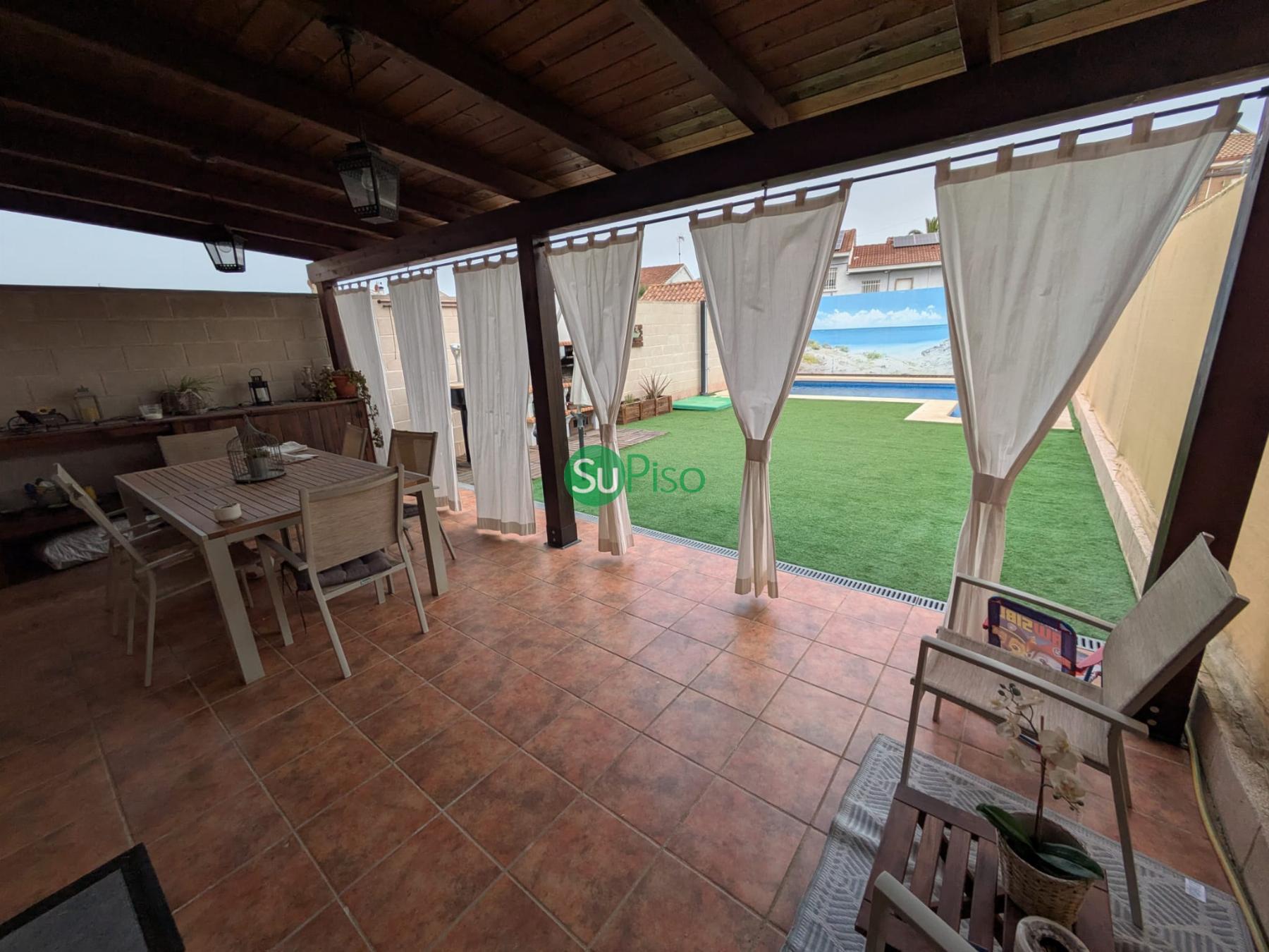 Venta de chalet en Carranque