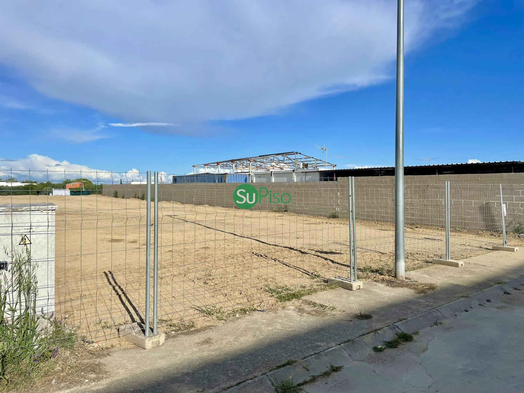 Venta de terreno en El Viso de San Juan