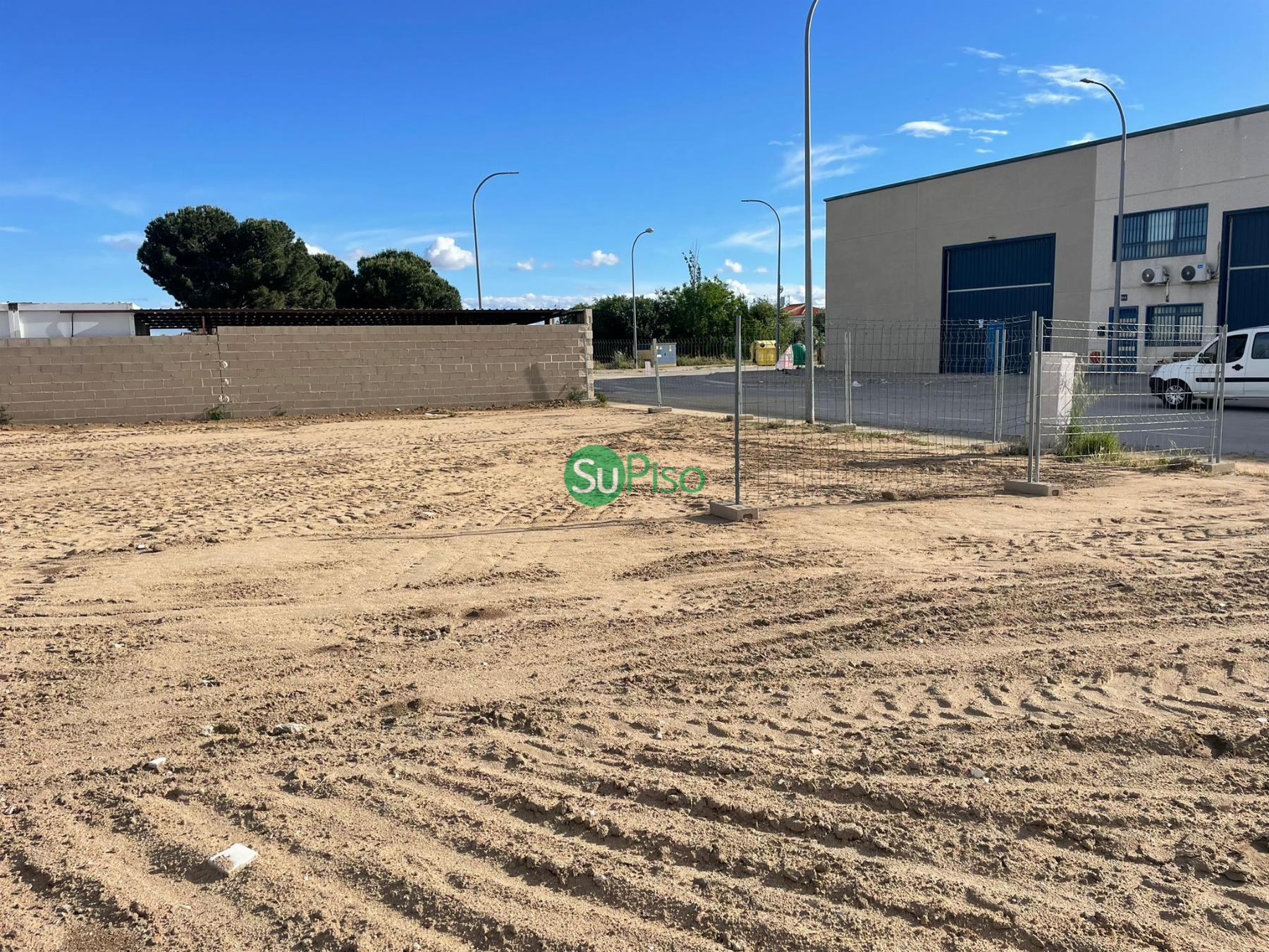 Venta de terreno en El Viso de San Juan