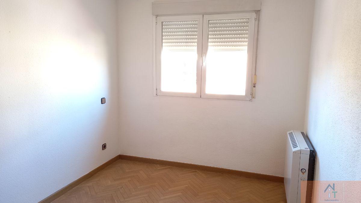 For sale of flat in Torres de la Alameda