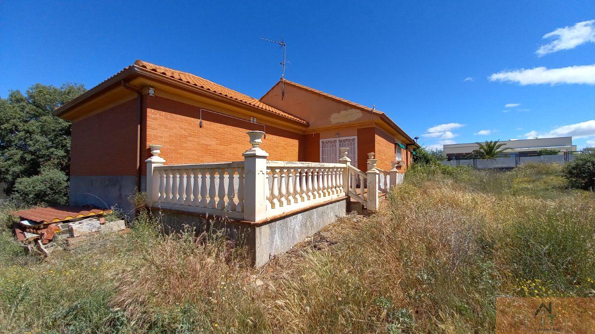 For sale of chalet in Chiloeches