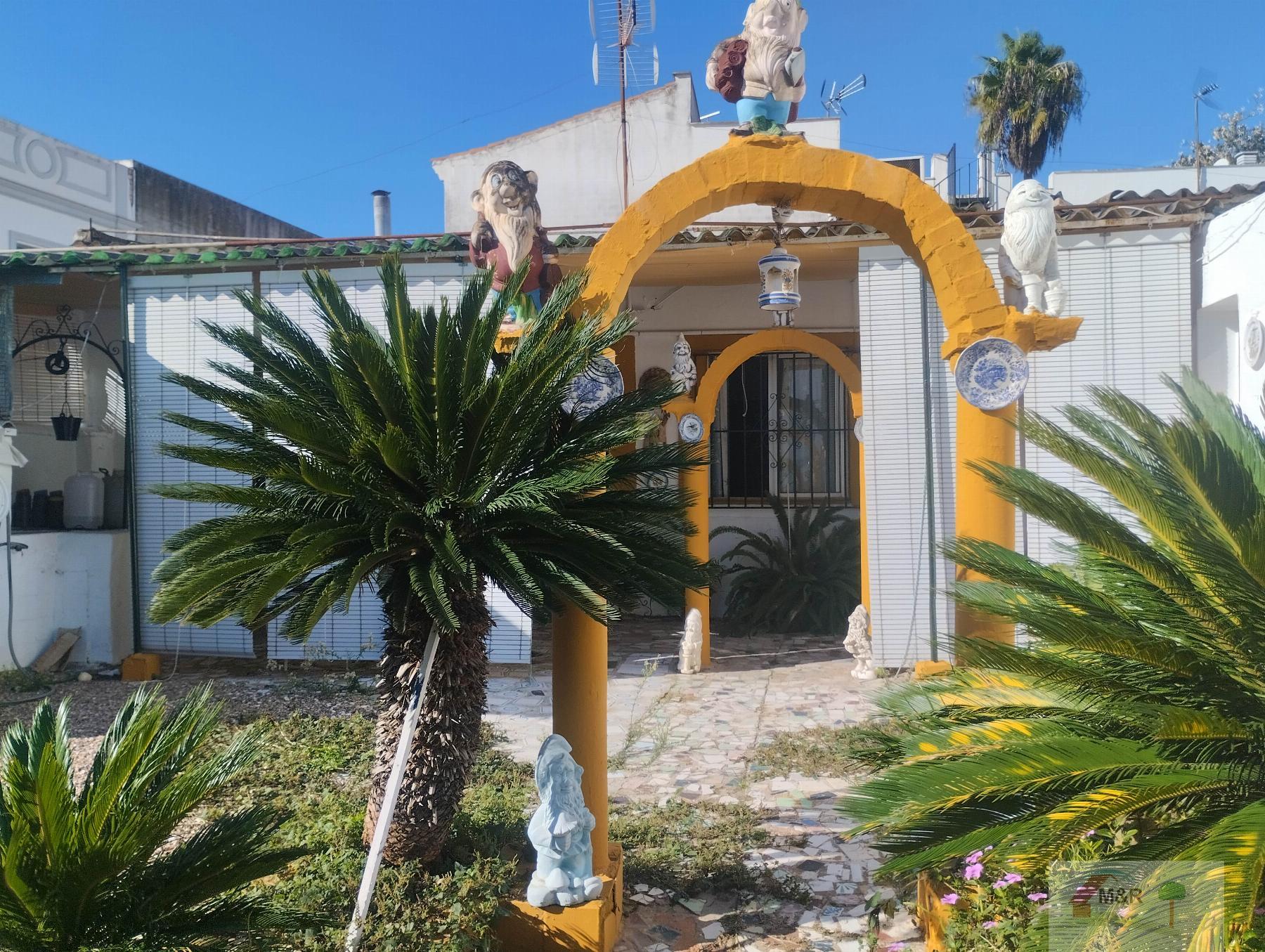 For sale of house in Bollullos de la Mitación