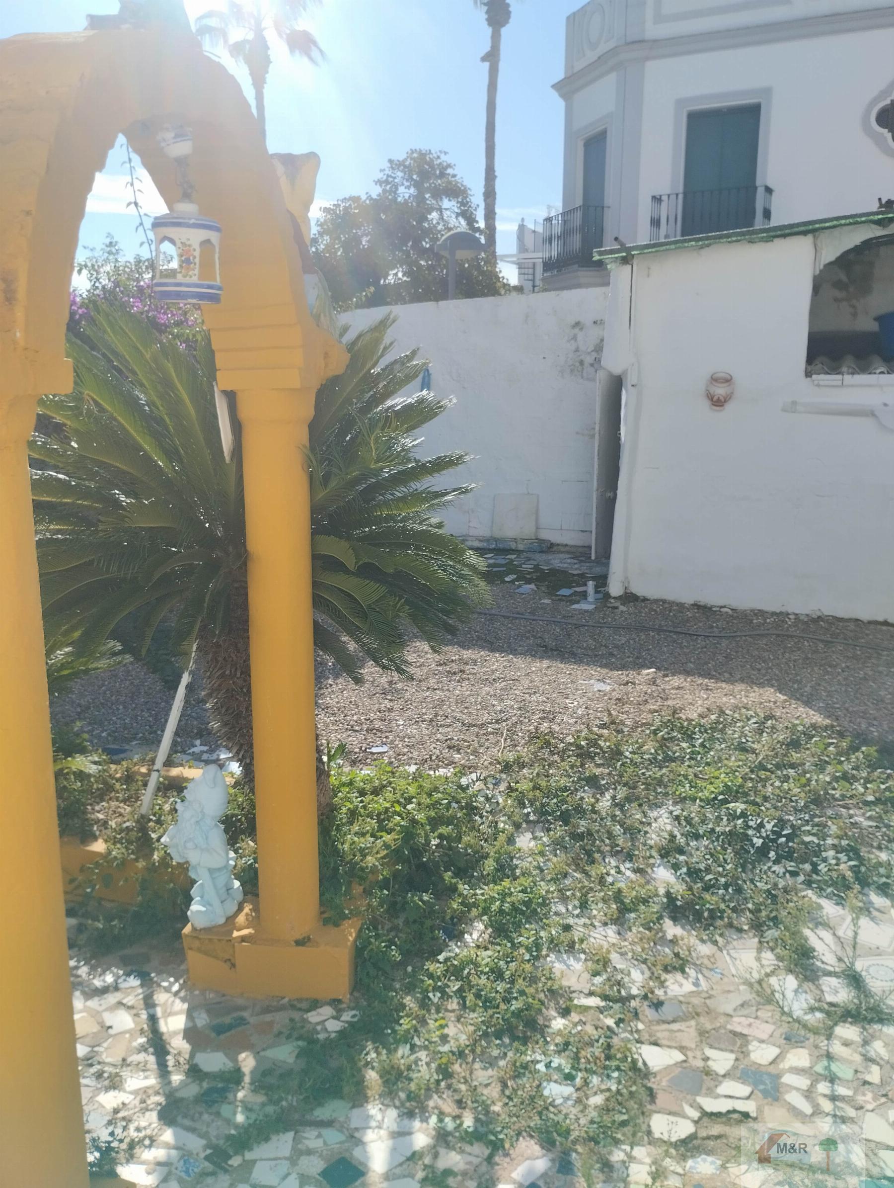 For sale of house in Bollullos de la Mitación