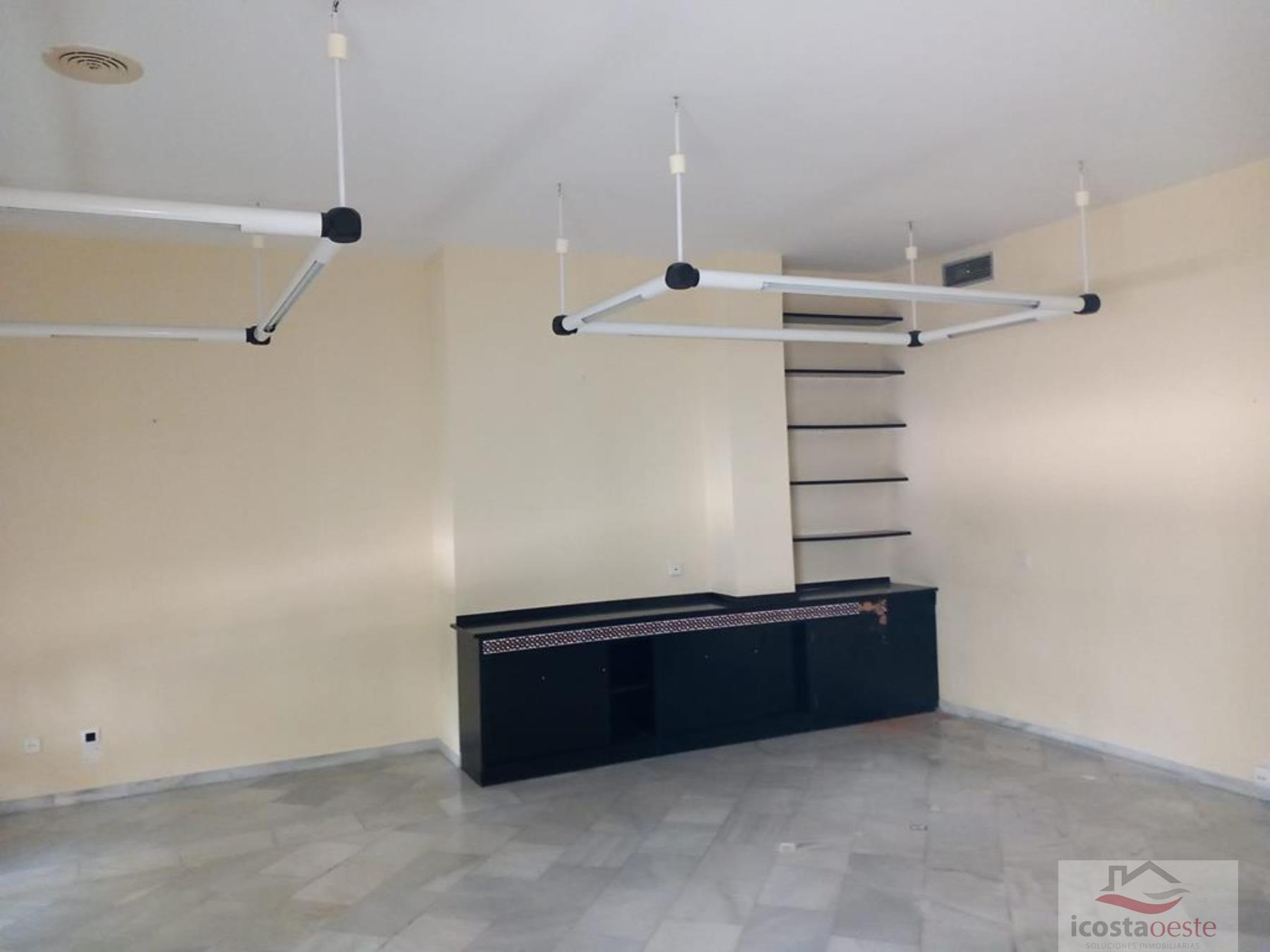 Venta de local comercial en Rota