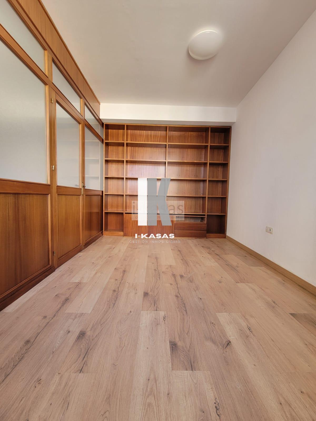 For sale of office in Jerez de la Frontera