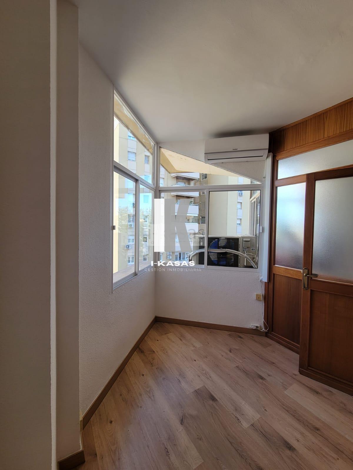 For sale of office in Jerez de la Frontera