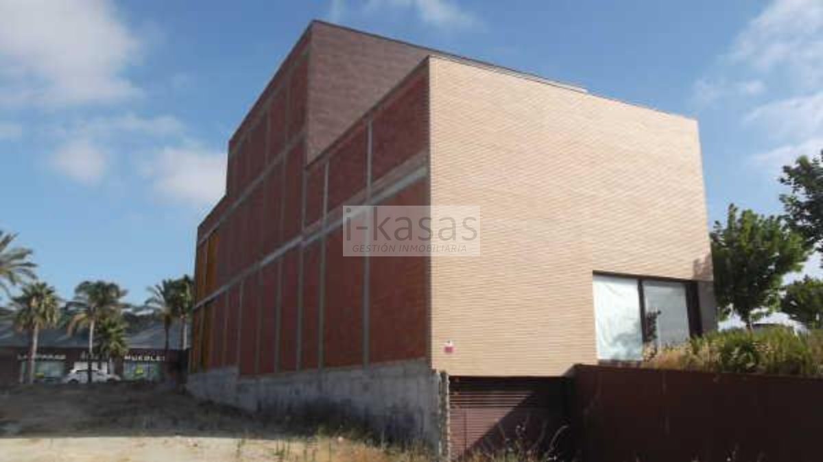 For sale of industrial plant/warehouse in Jerez de la Frontera