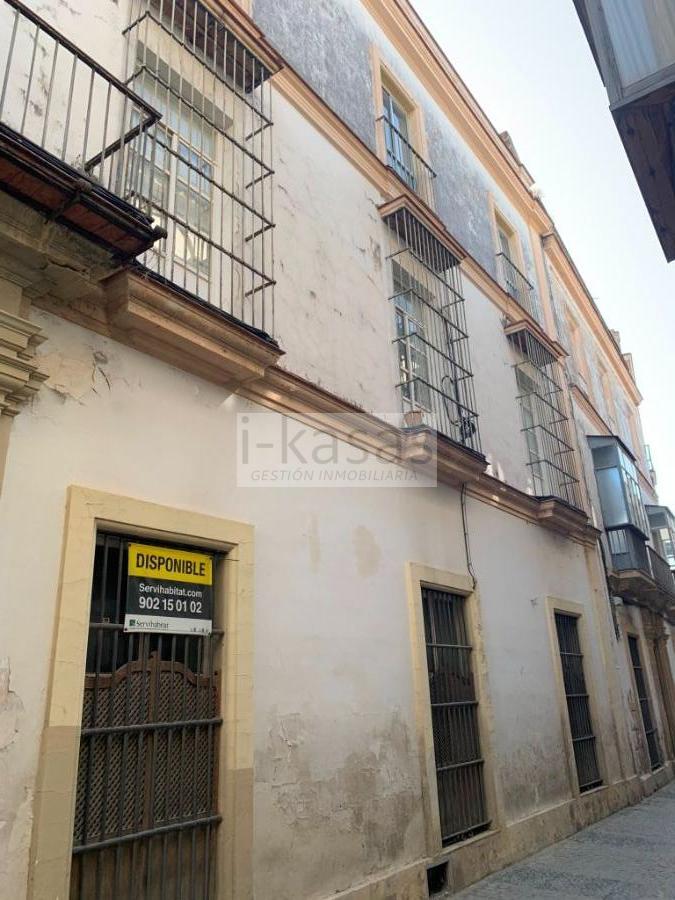 For sale of building in Jerez de la Frontera