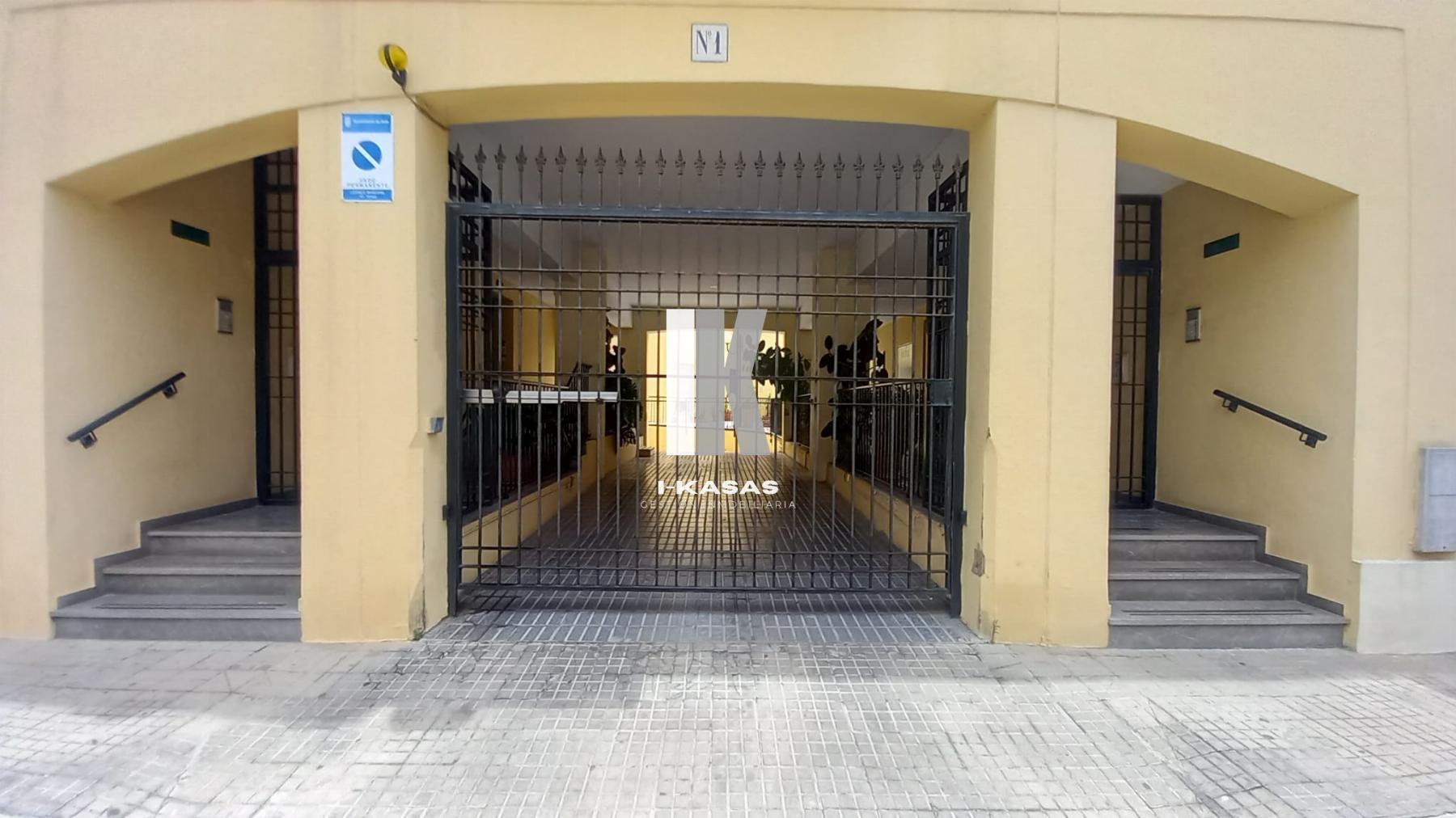 For sale of garage in Jerez de la Frontera