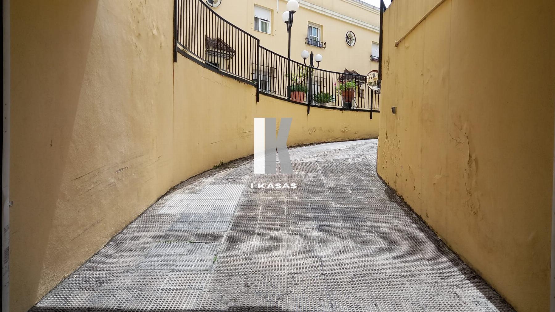 For sale of garage in Jerez de la Frontera