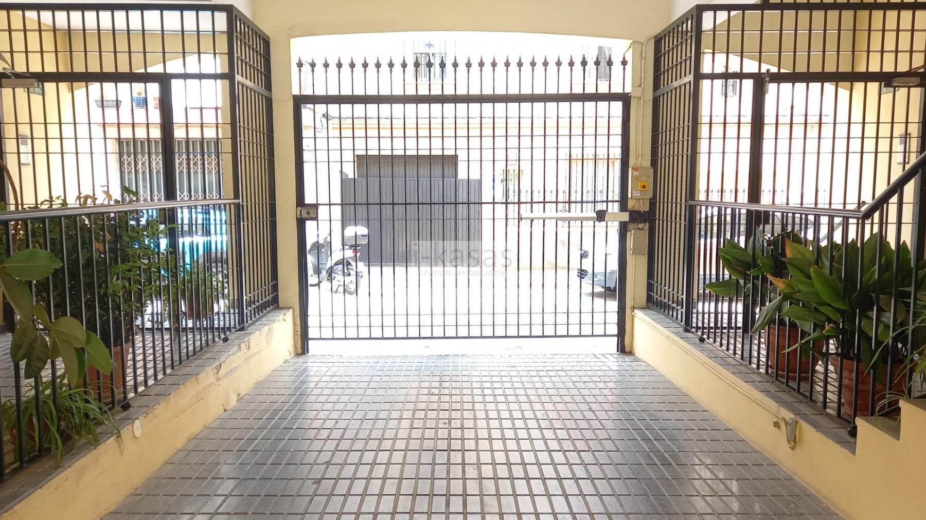 For sale of garage in Jerez de la Frontera