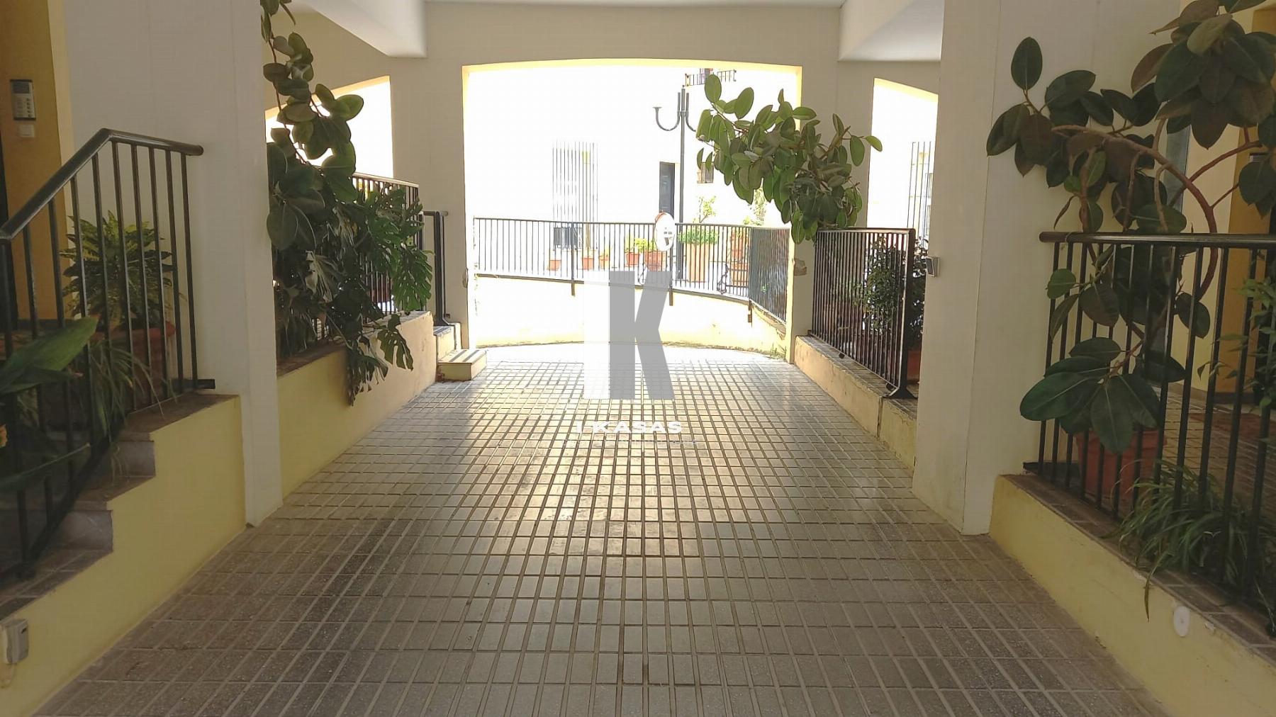 For sale of garage in Jerez de la Frontera