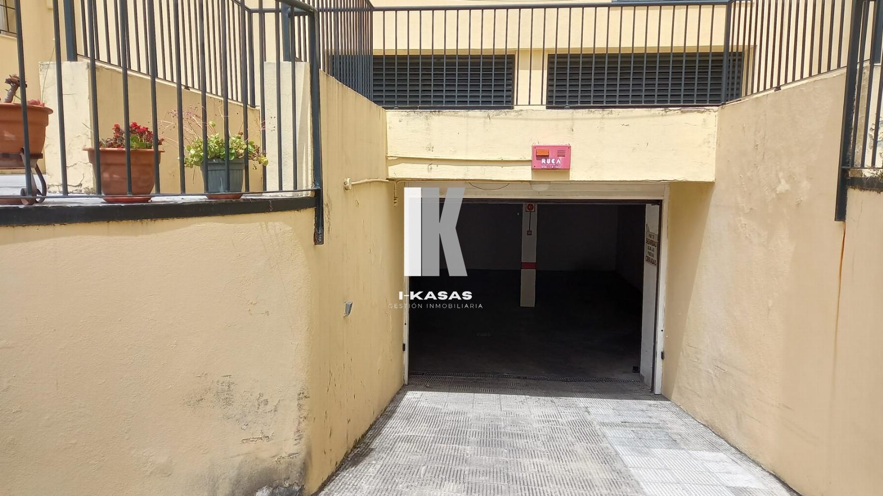 For sale of garage in Jerez de la Frontera